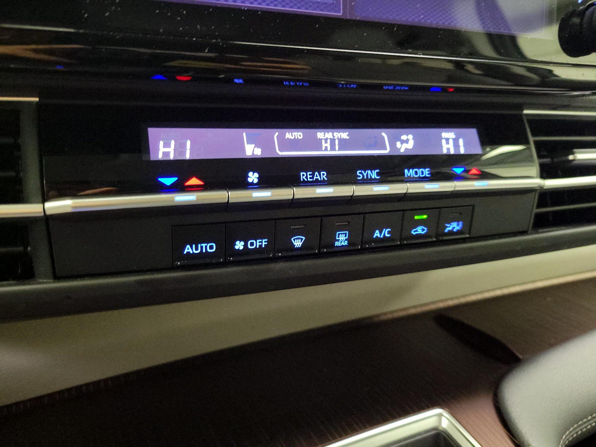 Thumbnail: 2024 Toyota Sienna - 16