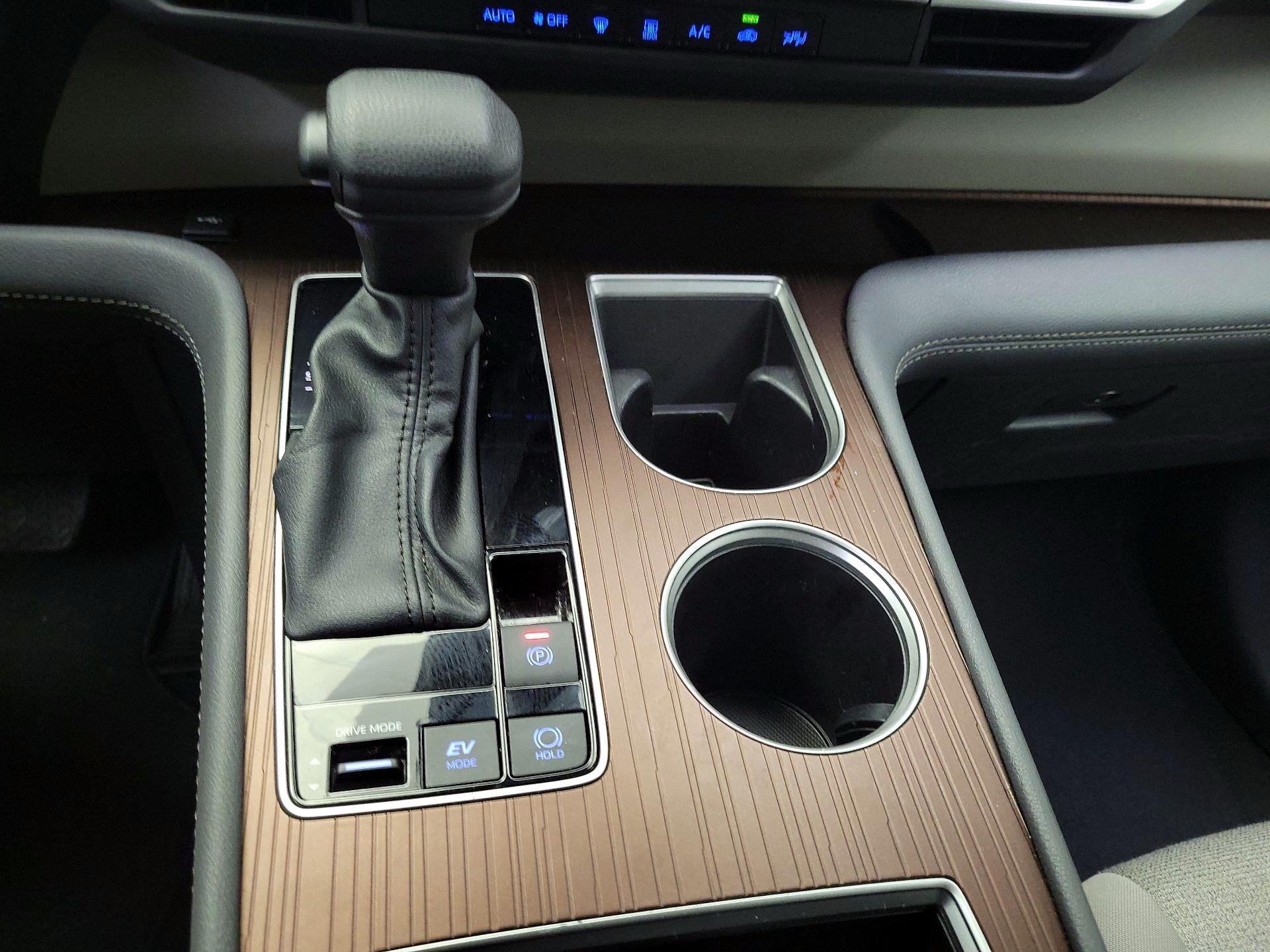 Thumbnail: 2024 Toyota Sienna - 17