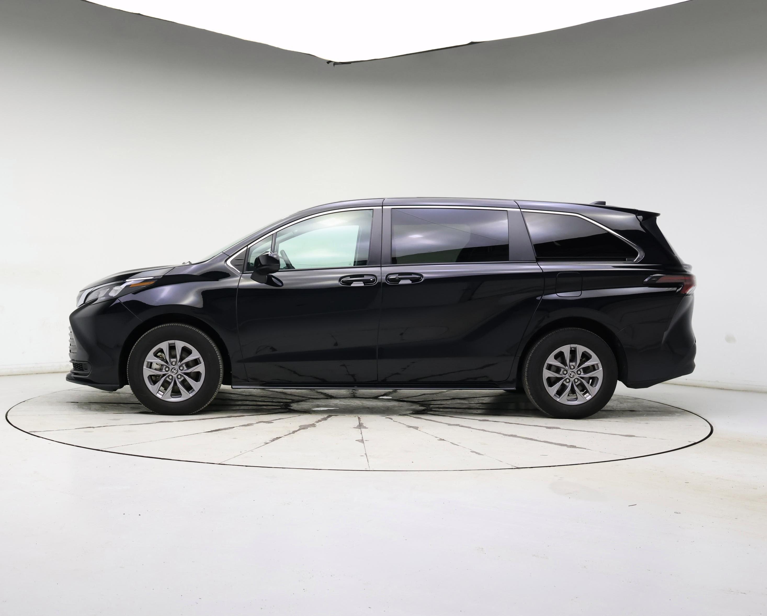 Thumbnail: 2024 Toyota Sienna - 3