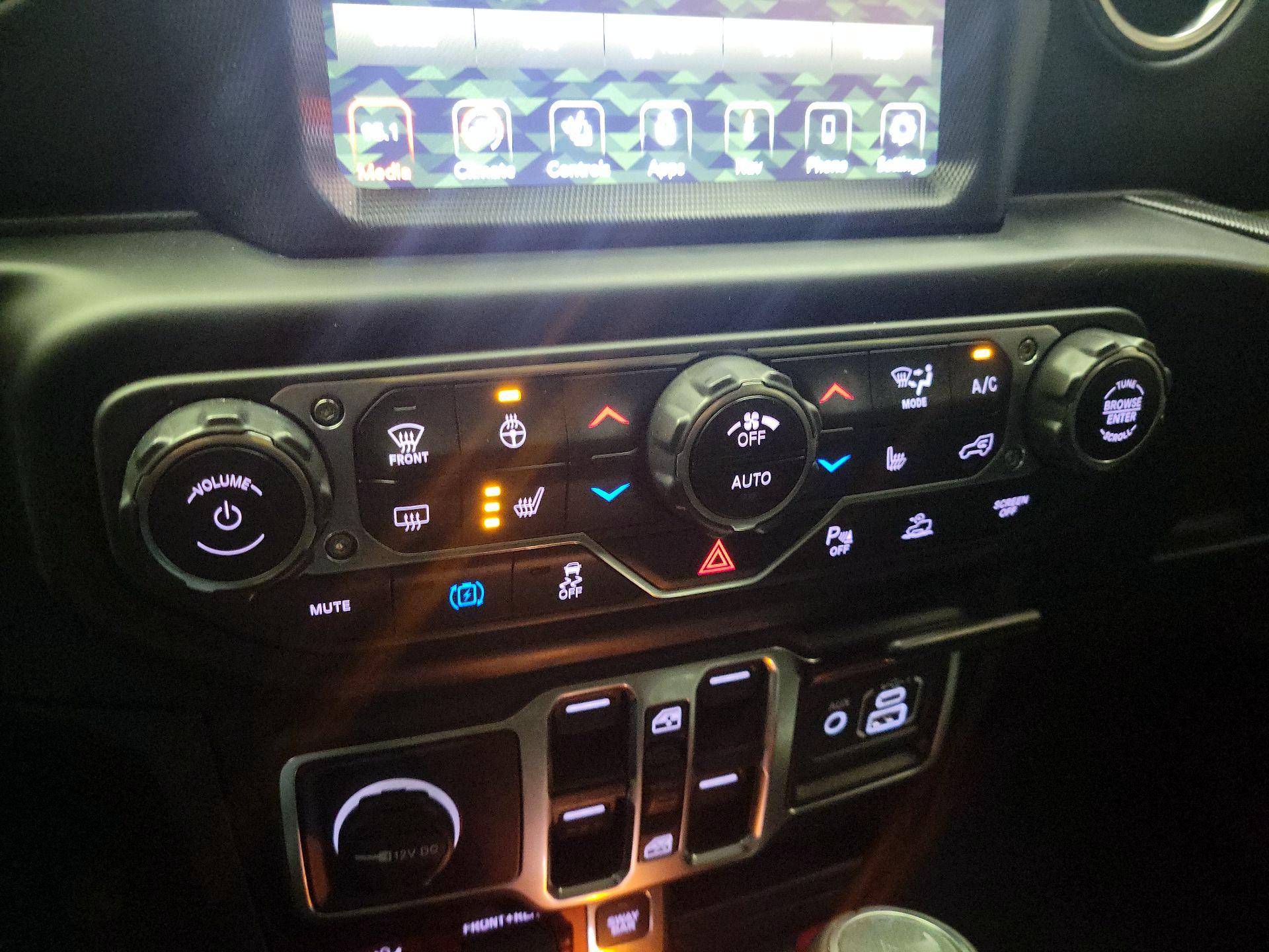 Thumbnail: 2022 Jeep Wrangler - 17