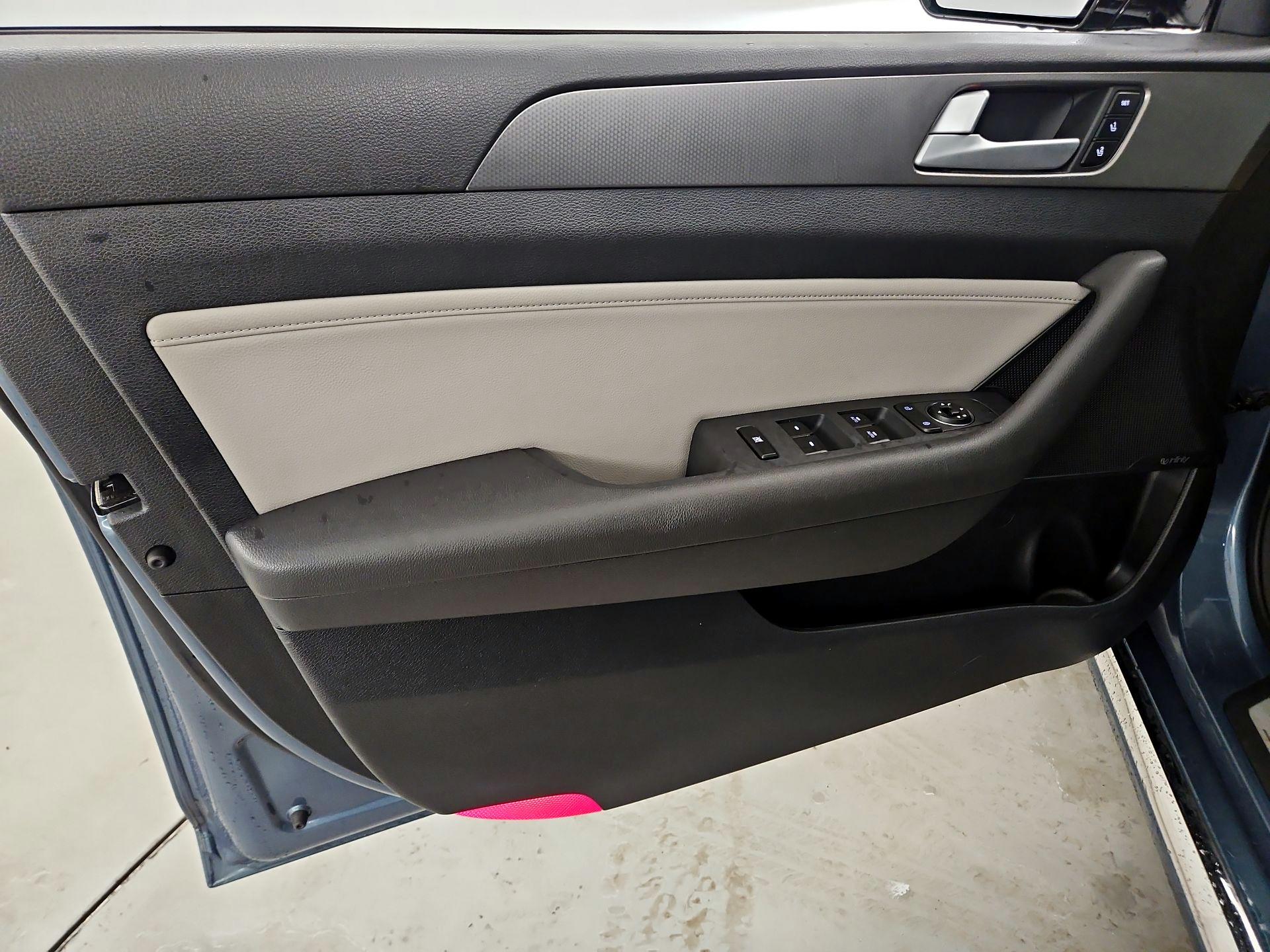 Thumbnail: 2015 Hyundai Sonata - 12