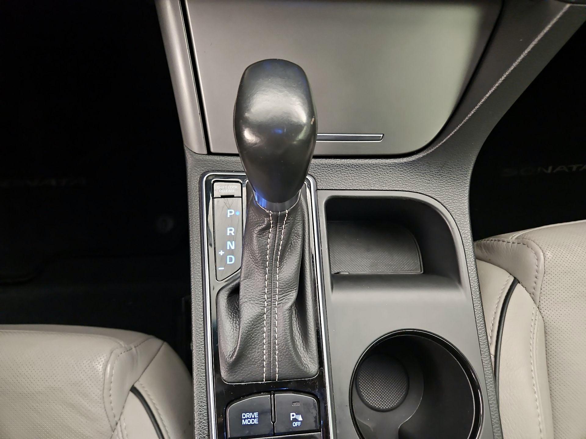 Thumbnail: 2015 Hyundai Sonata - 18