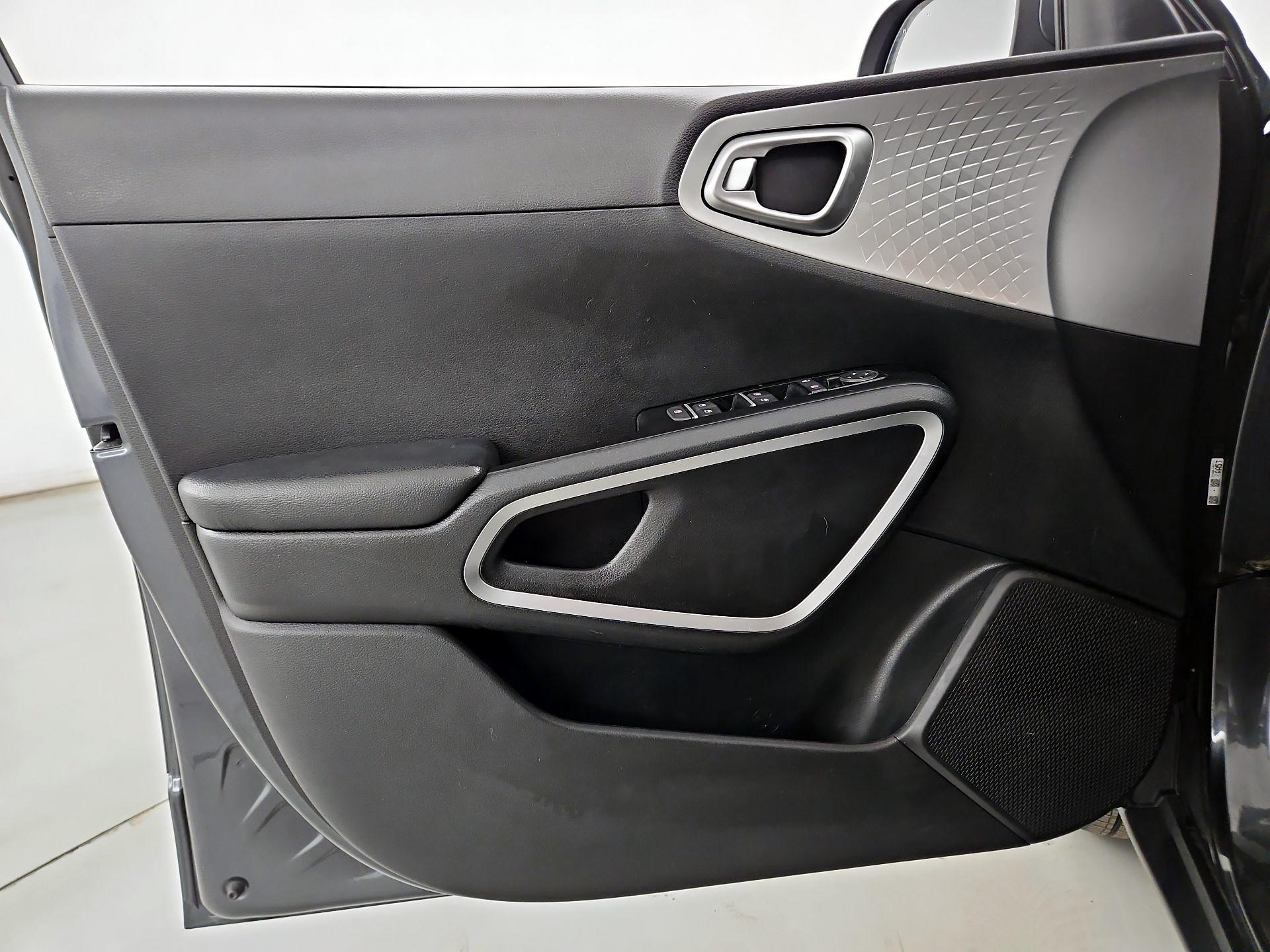 Thumbnail: 2020 Kia Soul - 12