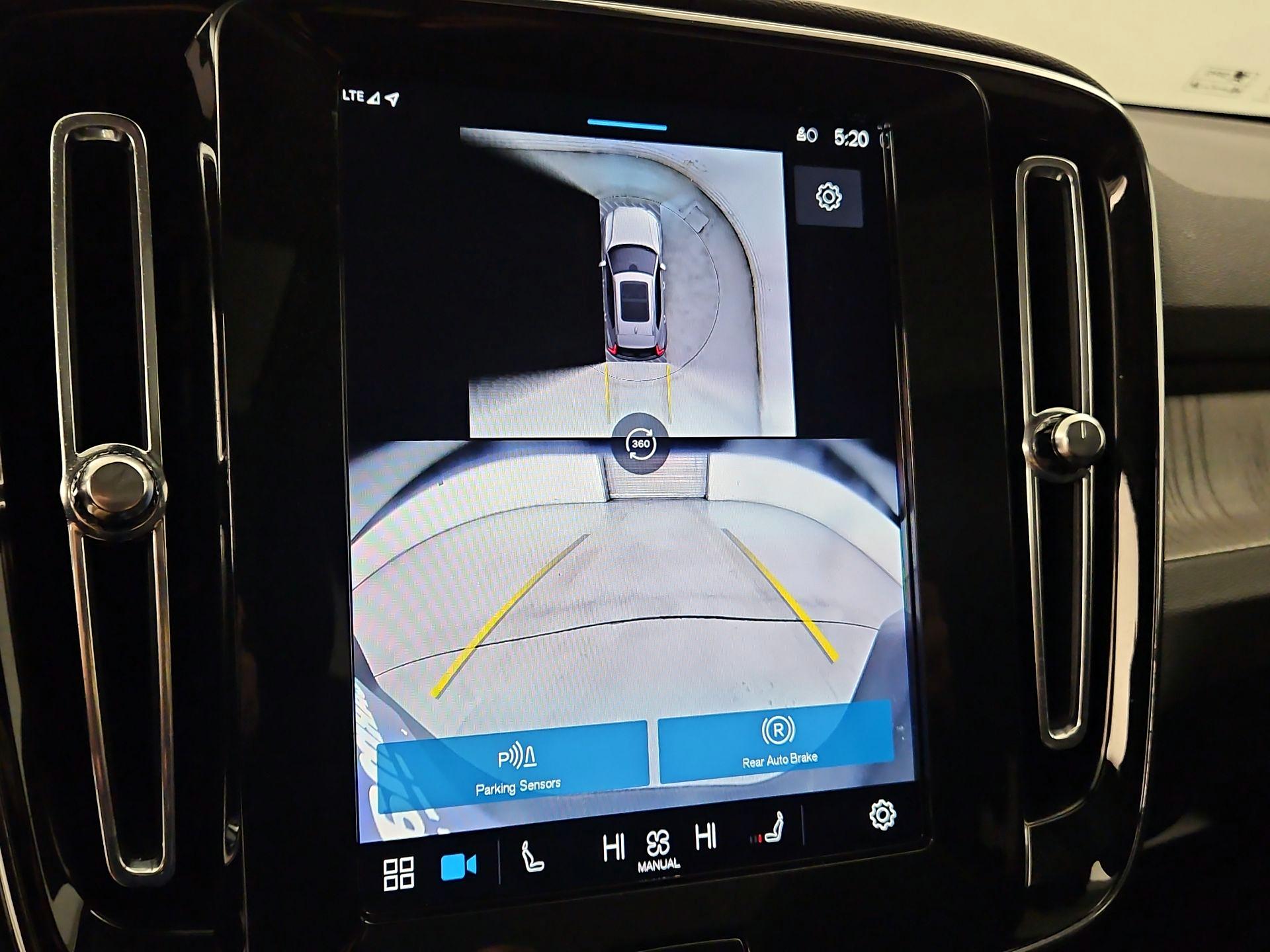 Thumbnail: 2025 Volvo XC40 - 14