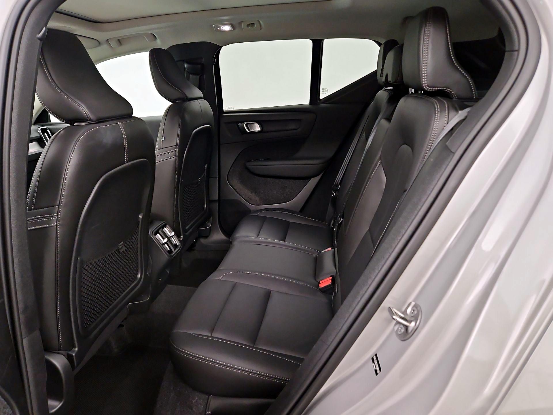 Thumbnail: 2025 Volvo XC40 - 20