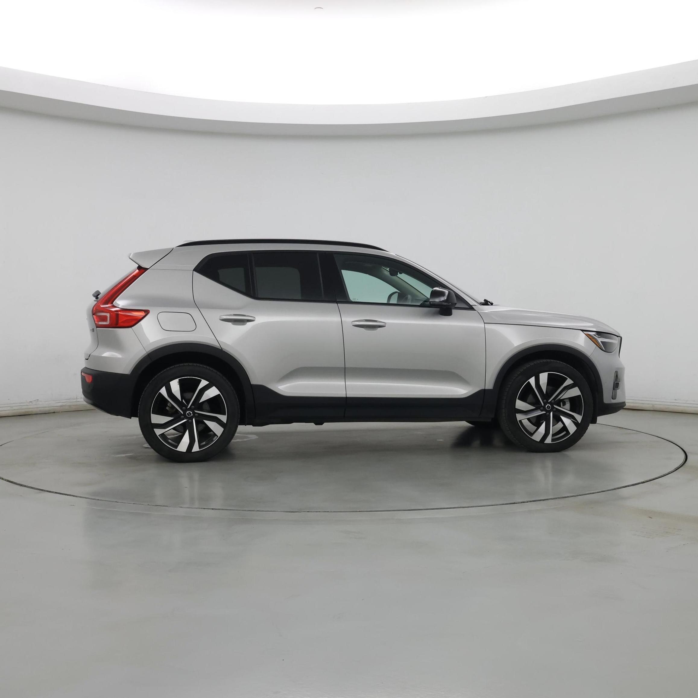 Thumbnail: 2025 Volvo XC40 - 7