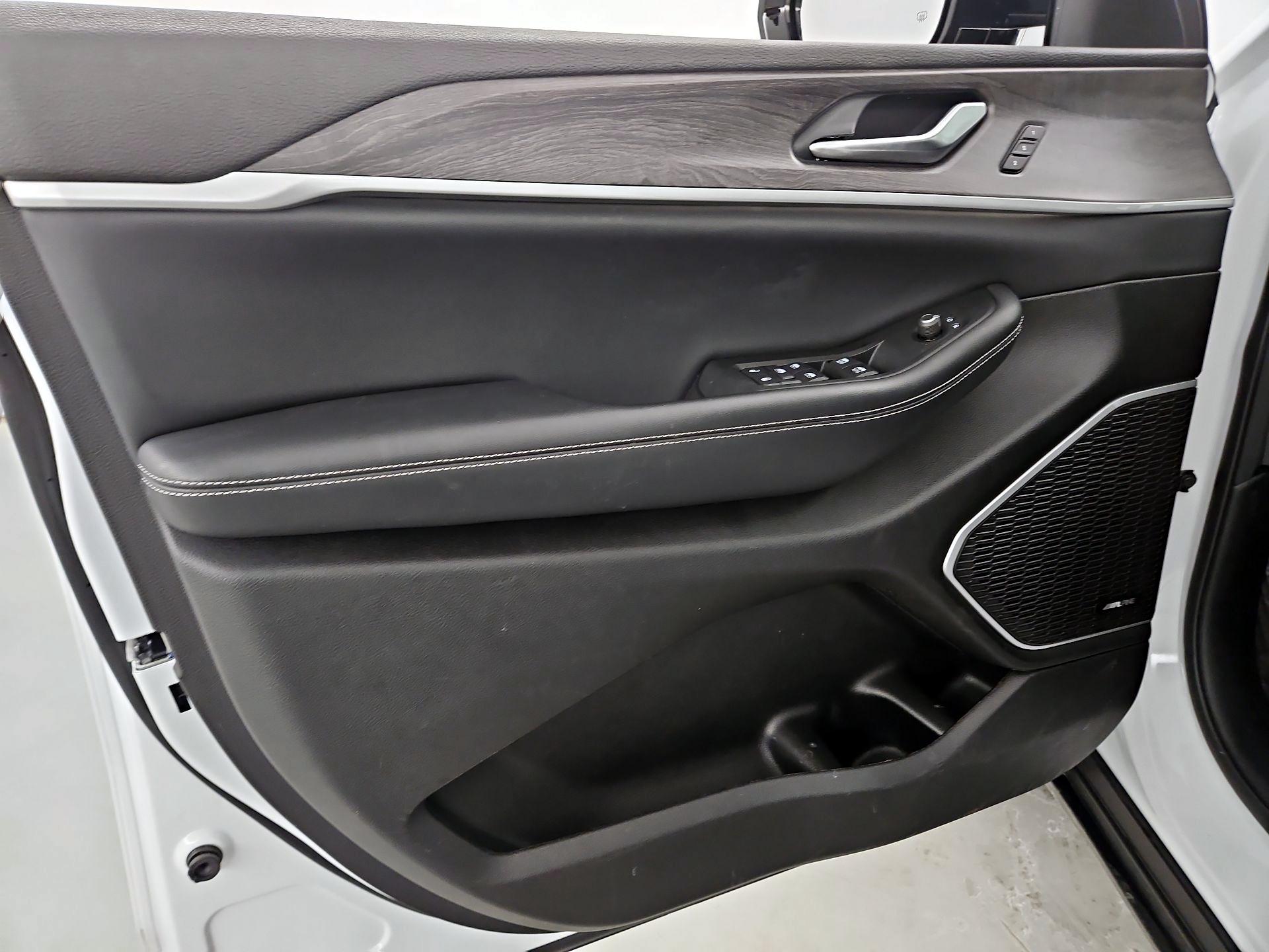 Thumbnail: 2022 Jeep Grand Cherokee - 12