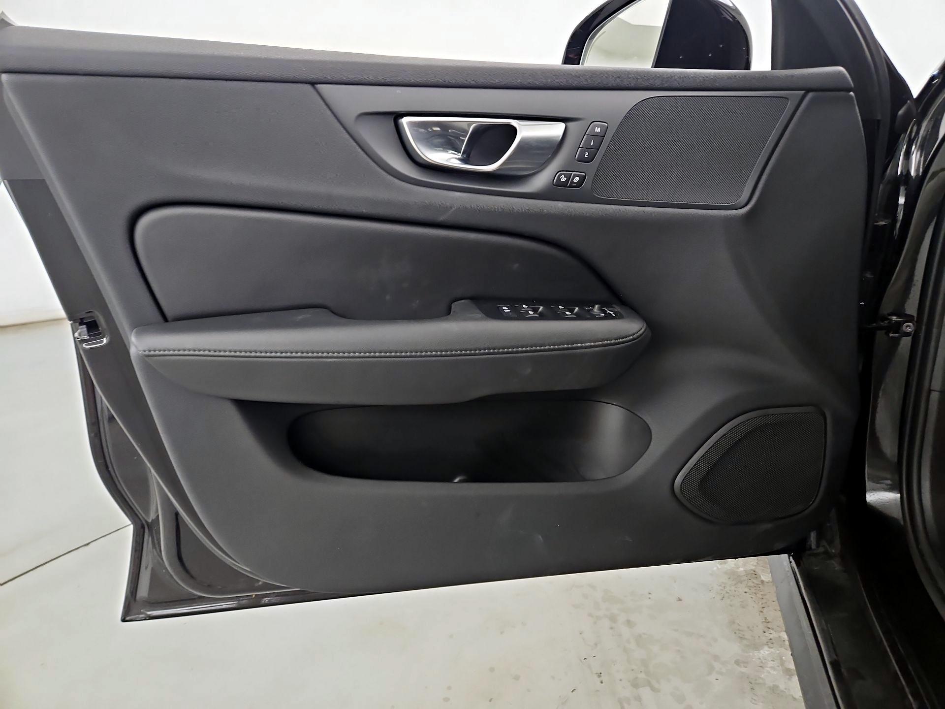 Thumbnail: 2025 Volvo S60 - 12