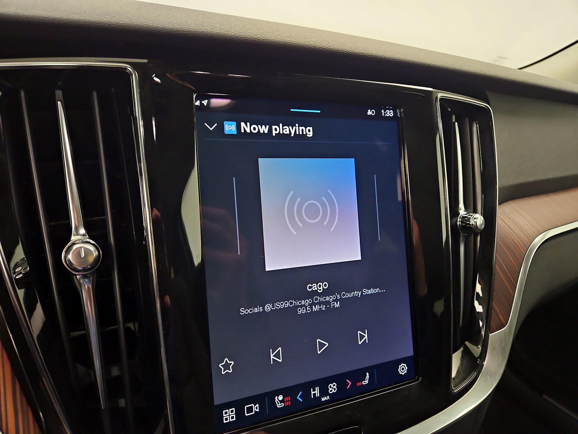 Thumbnail: 2025 Volvo S60 - 16