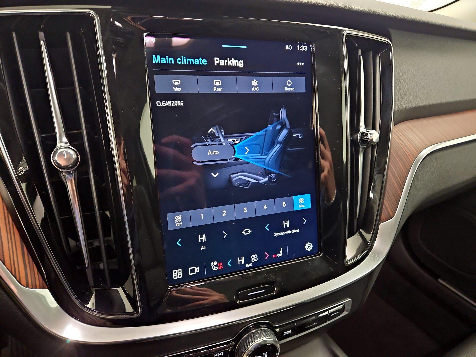 Thumbnail: 2025 Volvo S60 - 17