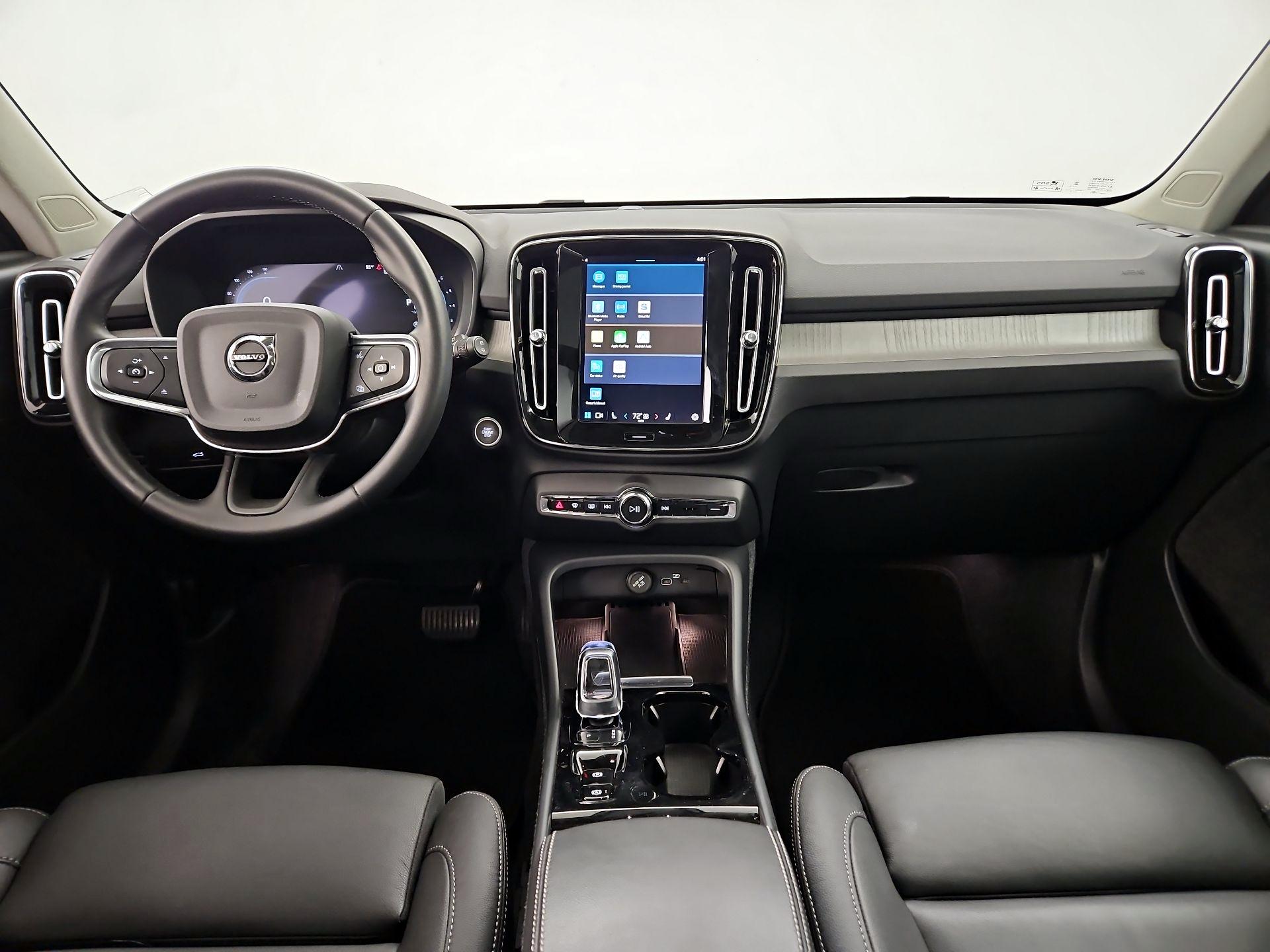 Thumbnail: 2025 Volvo XC40 - 9