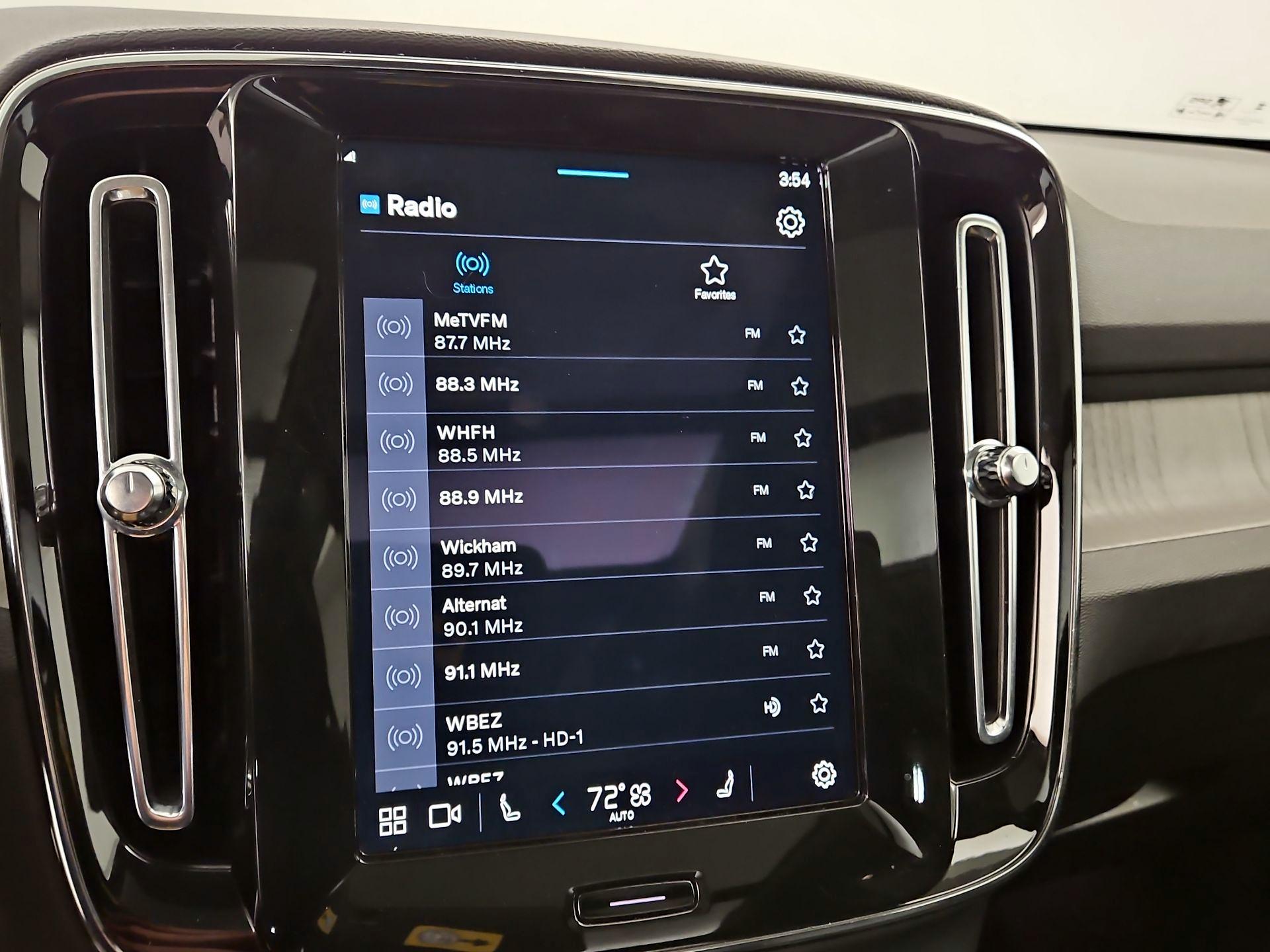 Thumbnail: 2025 Volvo XC40 - 14