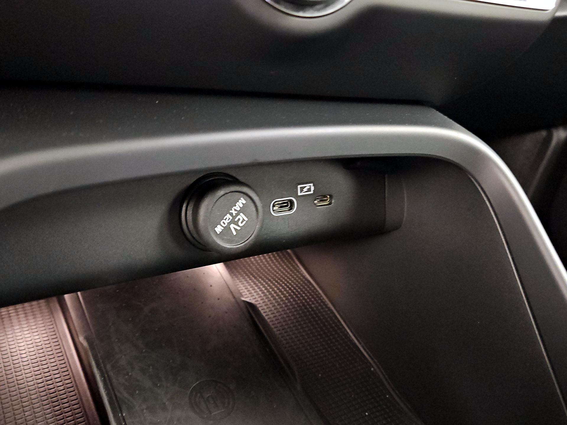 Thumbnail: 2025 Volvo XC40 - 17