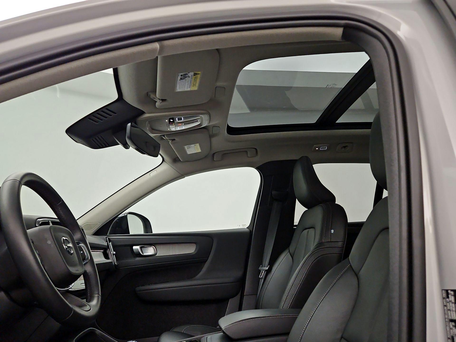 Thumbnail: 2025 Volvo XC40 - 18