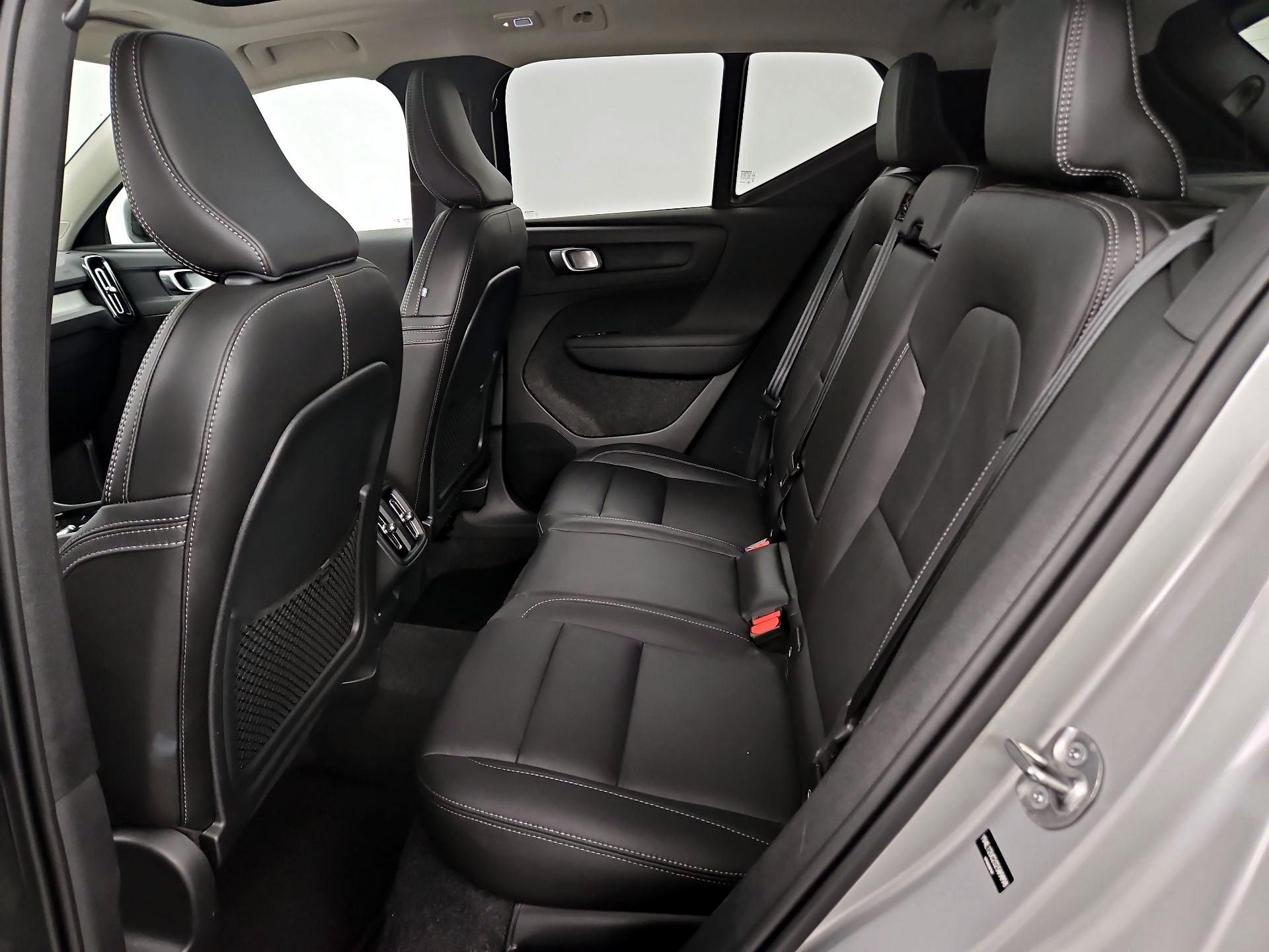 Thumbnail: 2025 Volvo XC40 - 19