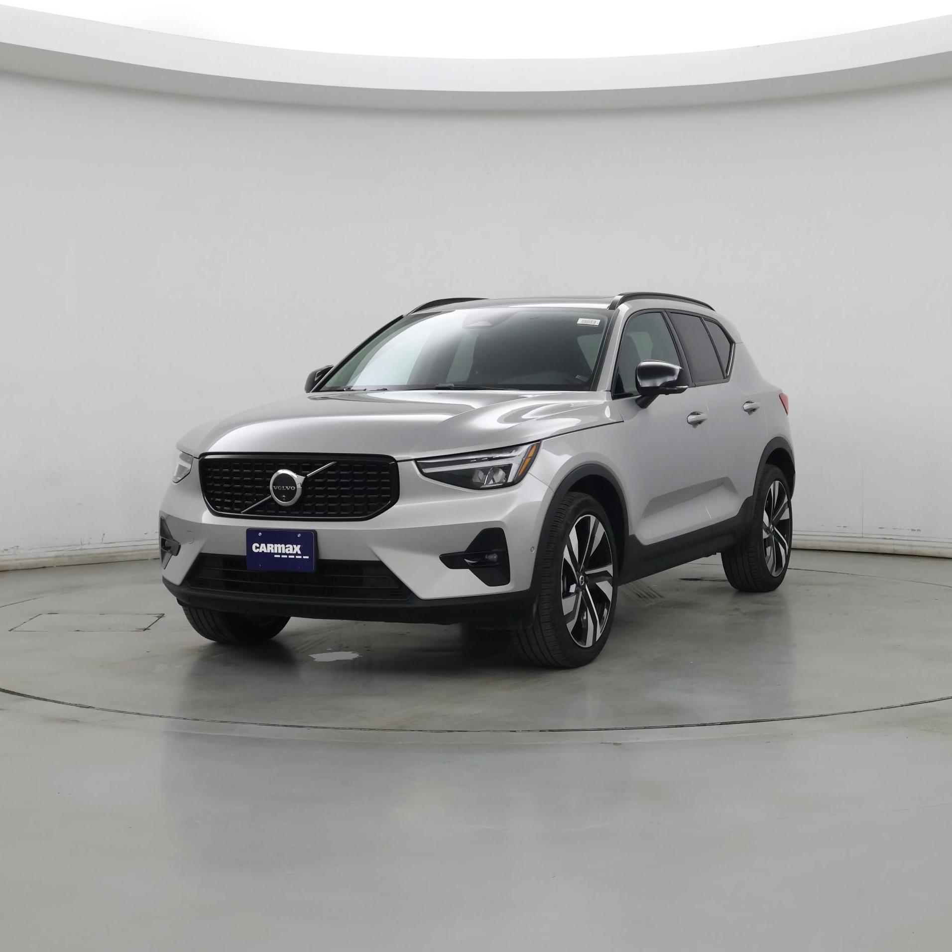 Thumbnail: 2025 Volvo XC40 - 4