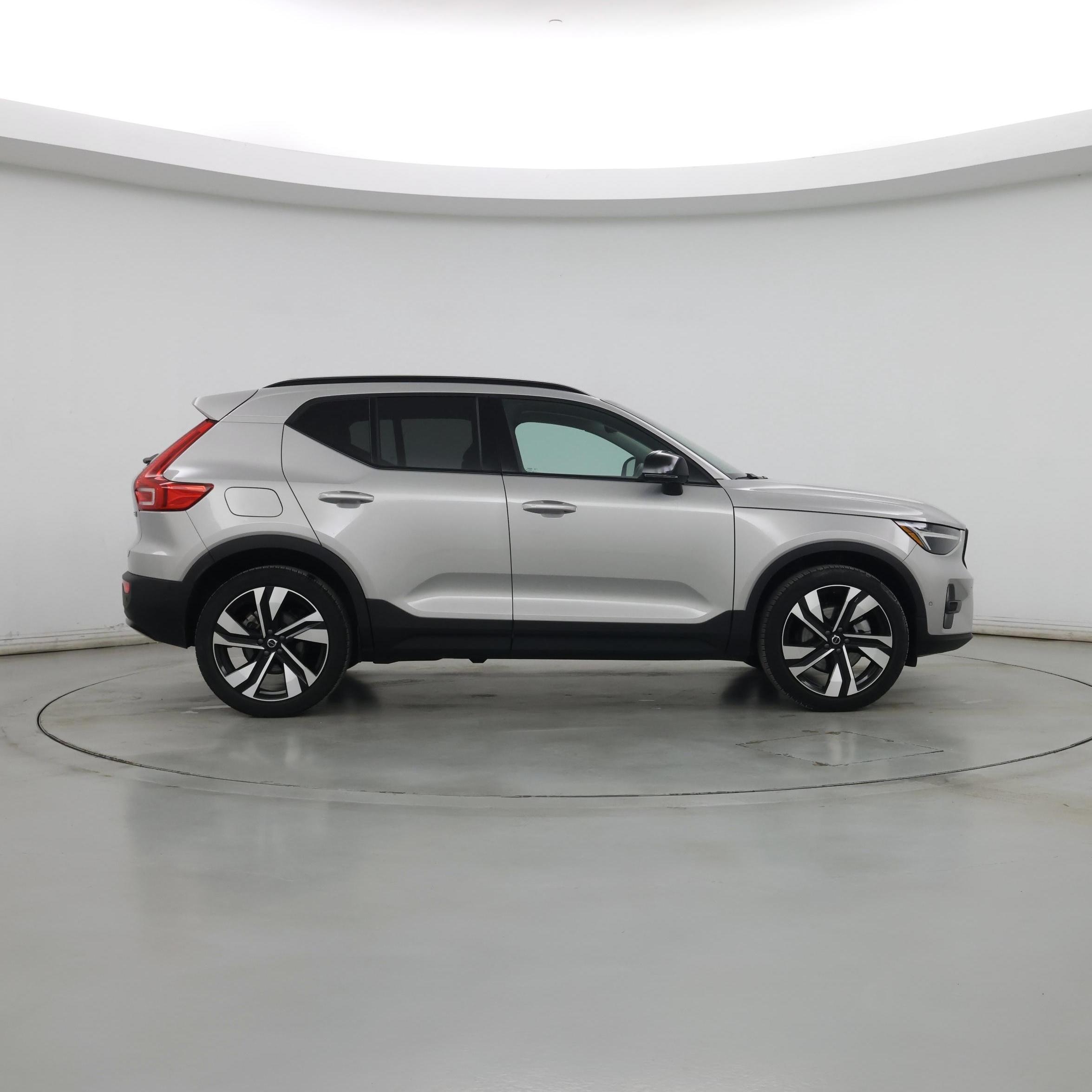 Thumbnail: 2025 Volvo XC40 - 7