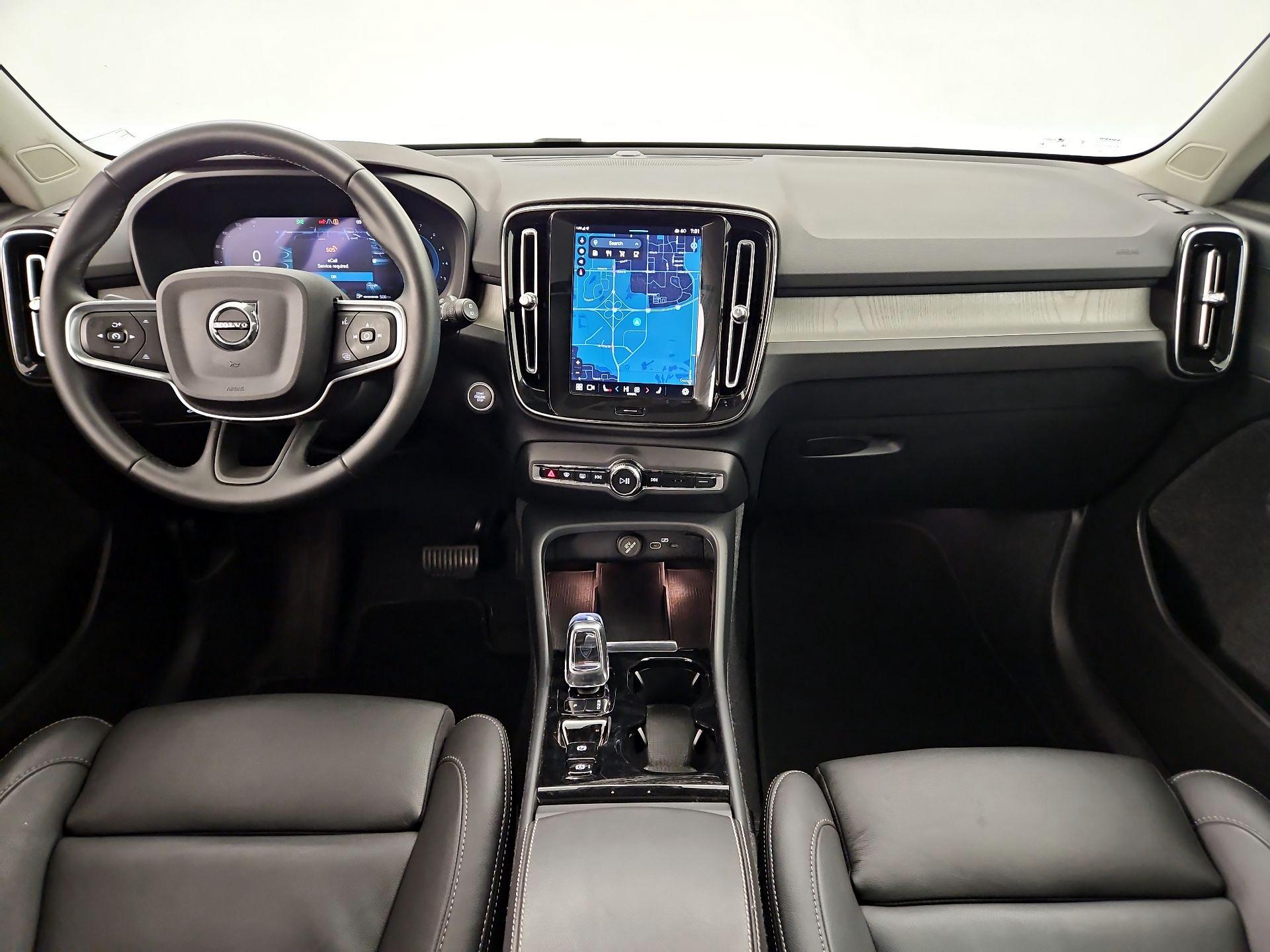 Thumbnail: 2025 Volvo XC40 - 9