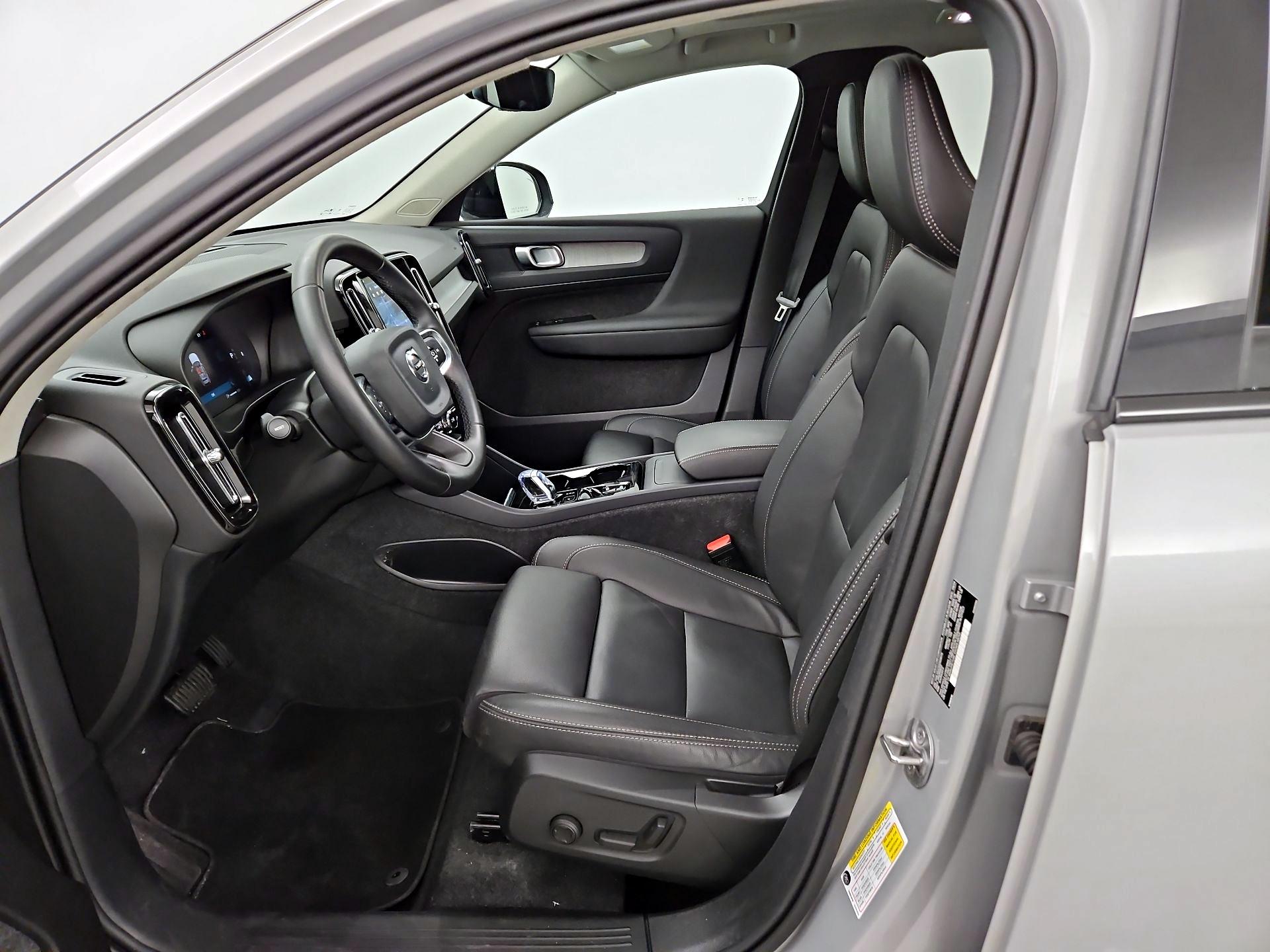 Thumbnail: 2025 Volvo XC40 - 11