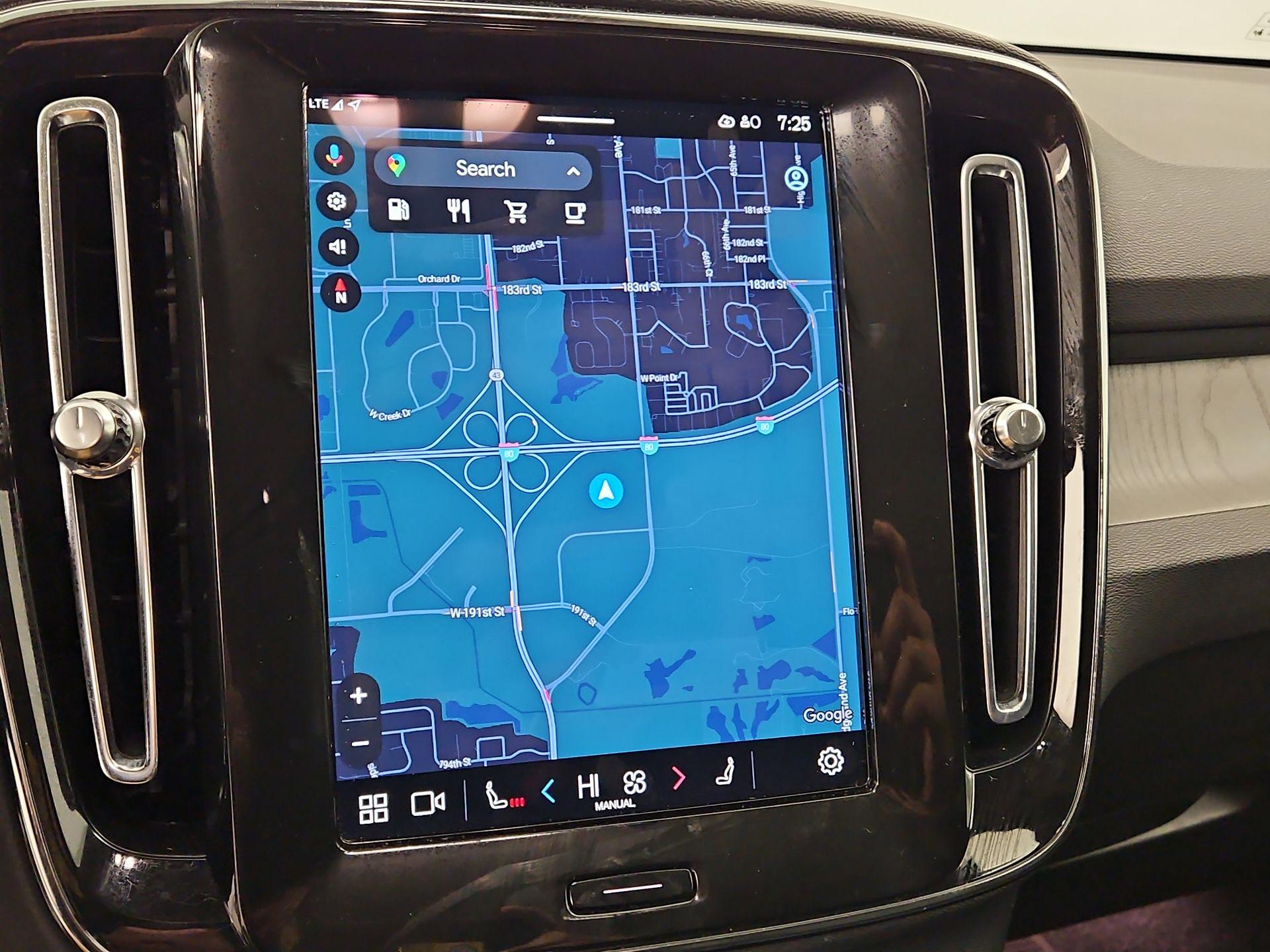 Thumbnail: 2025 Volvo XC40 - 13