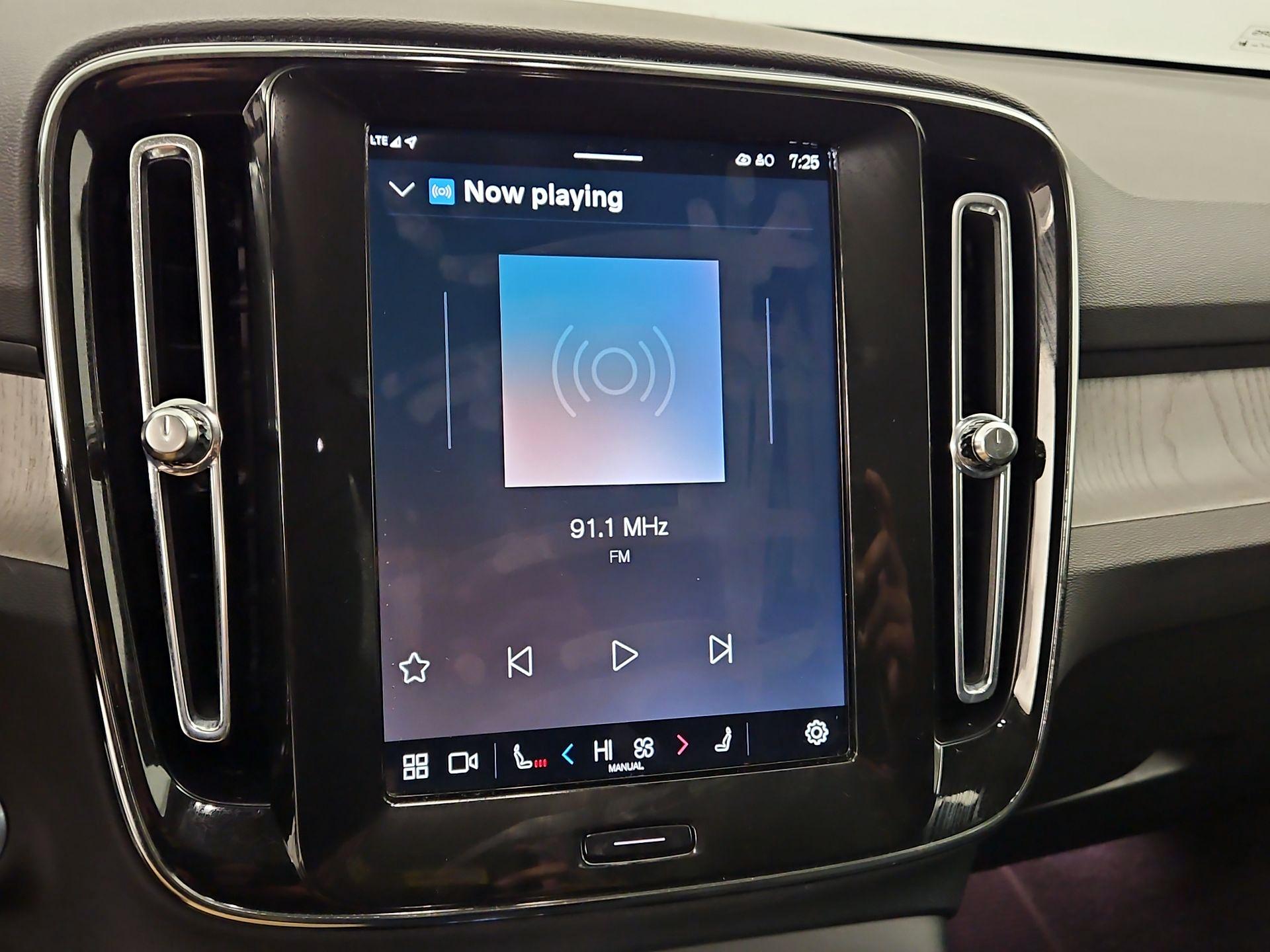 Thumbnail: 2025 Volvo XC40 - 15