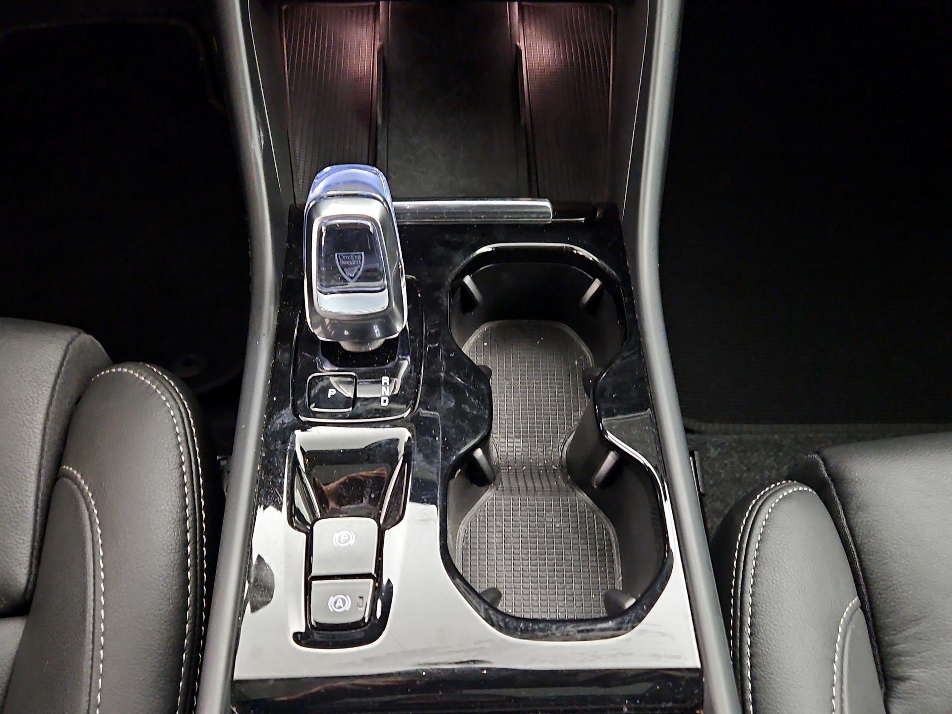 Thumbnail: 2025 Volvo XC40 - 17