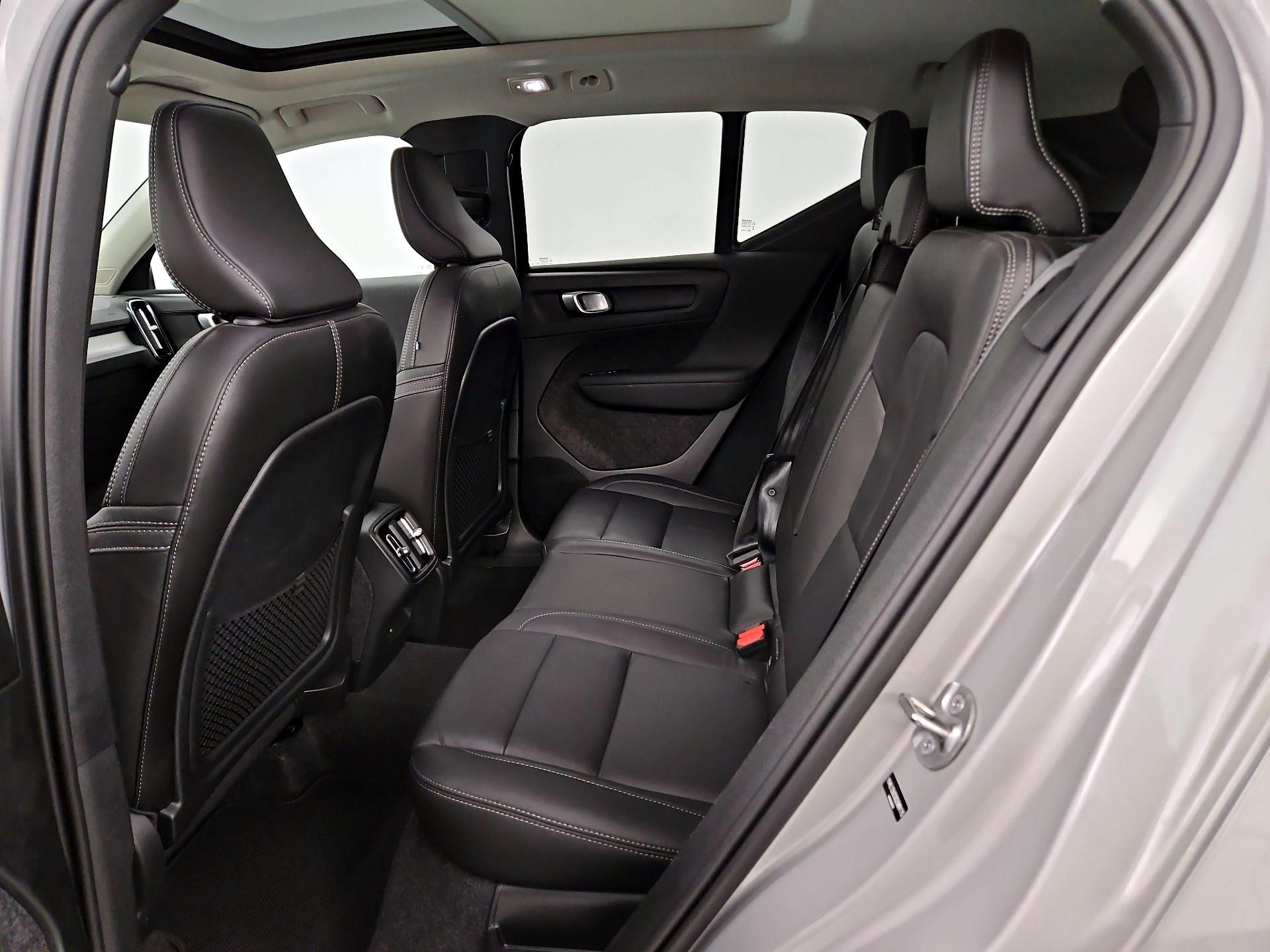 Thumbnail: 2025 Volvo XC40 - 20