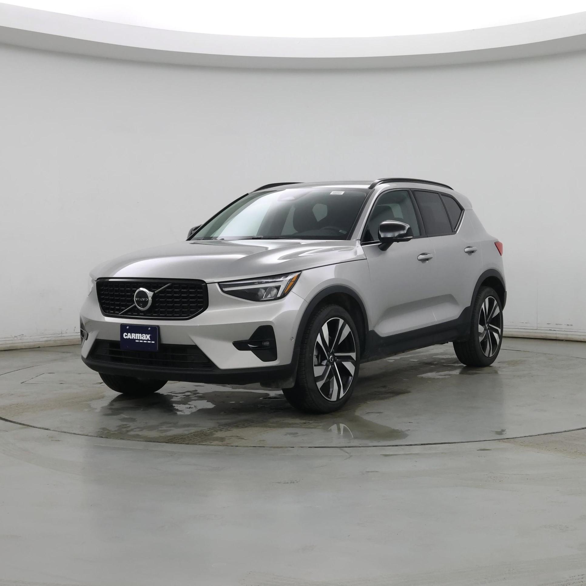 Thumbnail: 2025 Volvo XC40 - 4