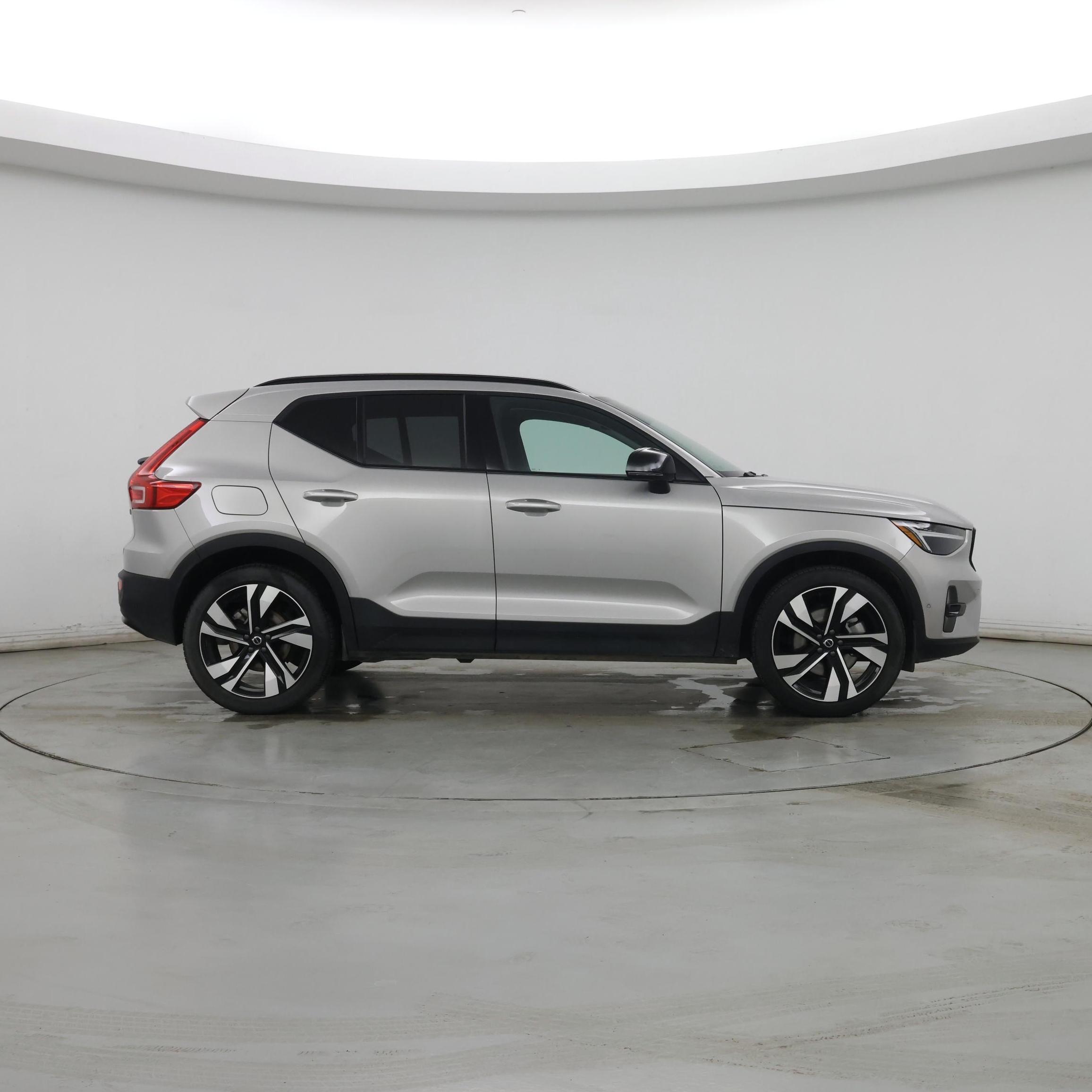 Thumbnail: 2025 Volvo XC40 - 7