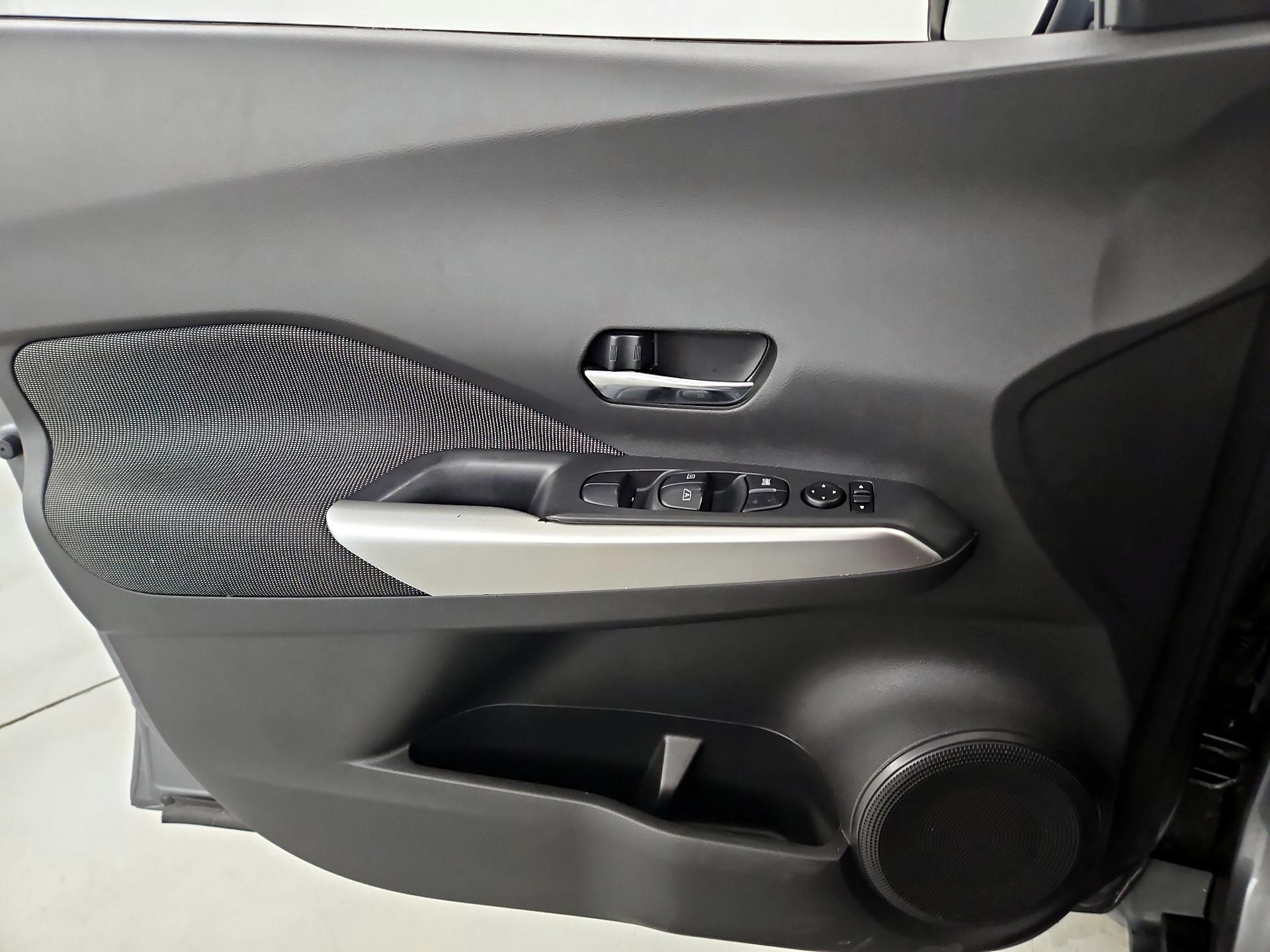 Thumbnail: 2020 Nissan Kicks - 12