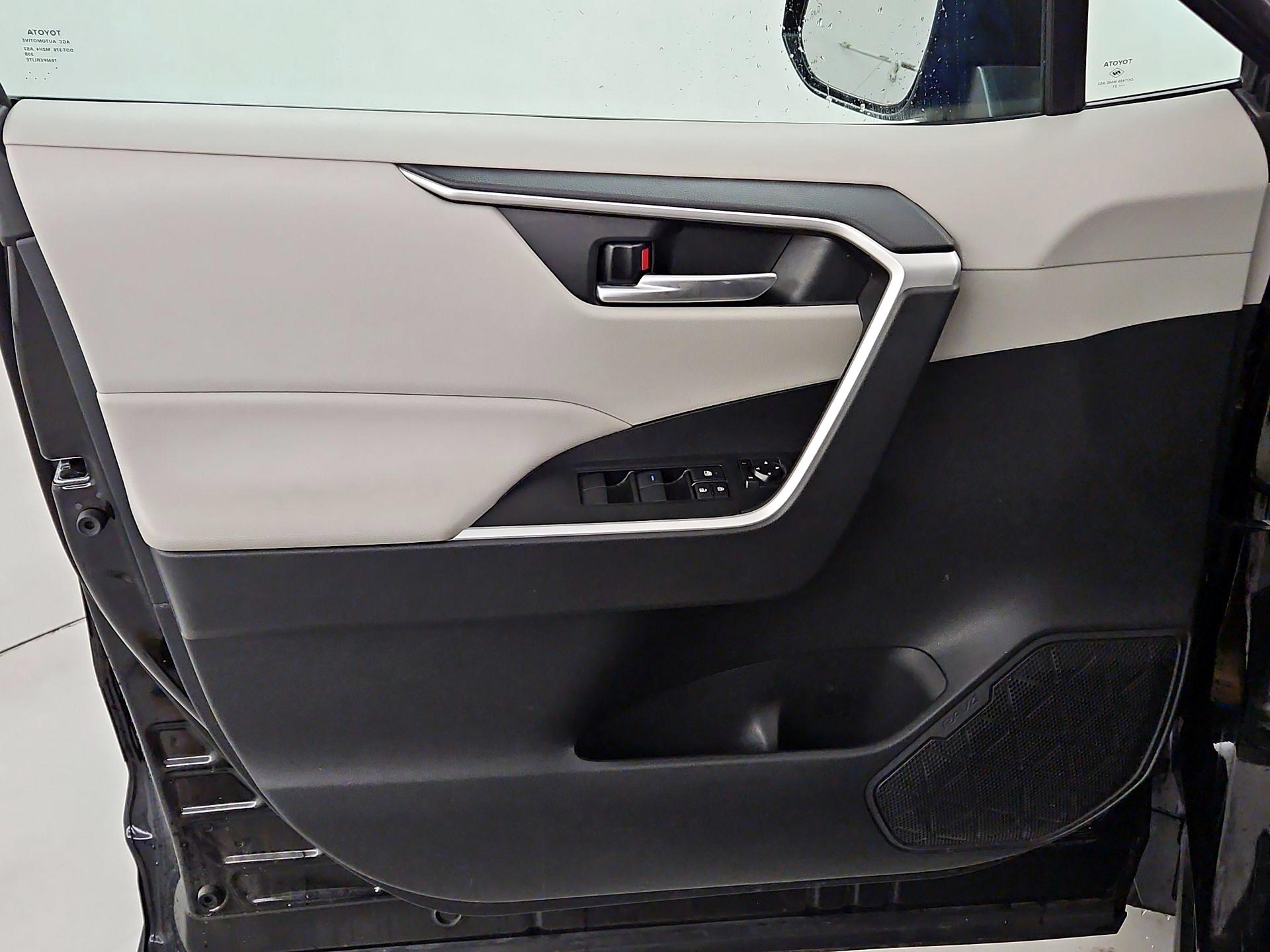 Thumbnail: 2021 Toyota RAV4 - 12