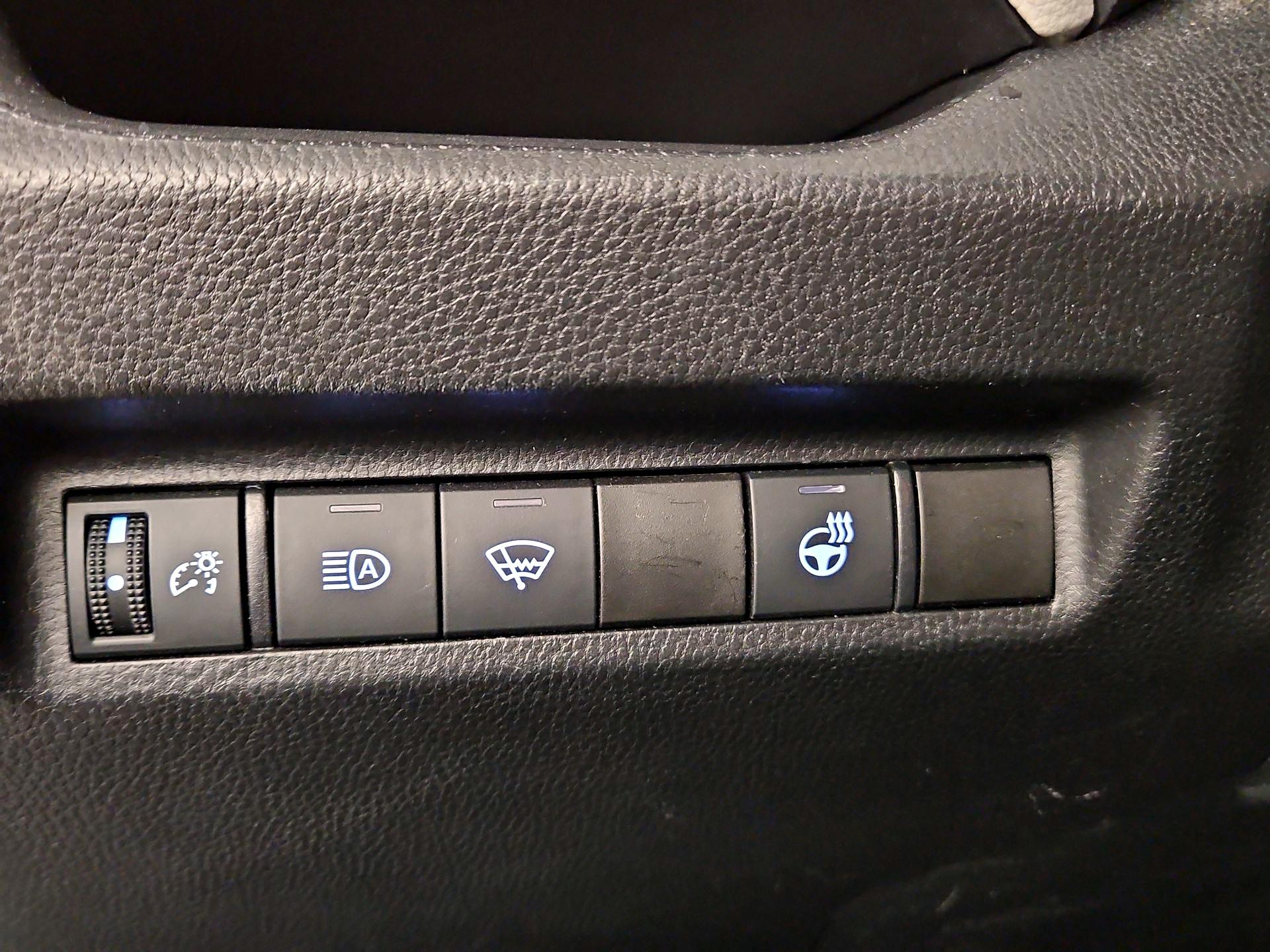 Thumbnail: 2021 Toyota RAV4 - 13