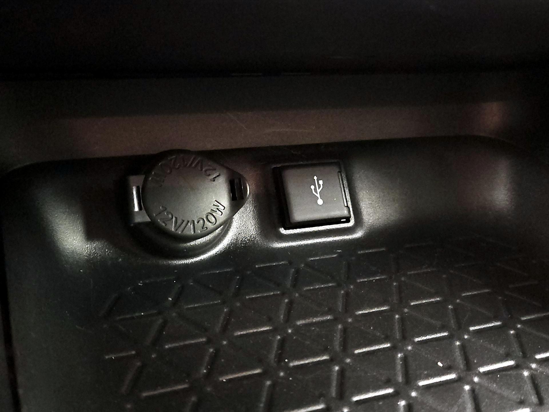 Thumbnail: 2021 Toyota RAV4 - 18