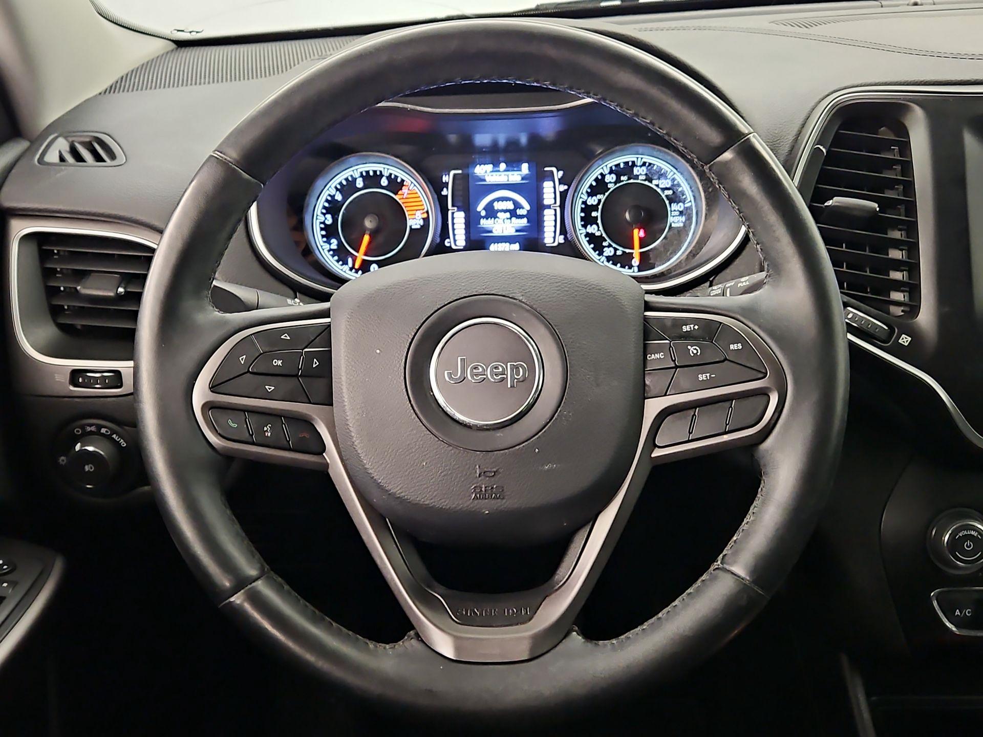 Thumbnail: 2019 Jeep Cherokee - 10