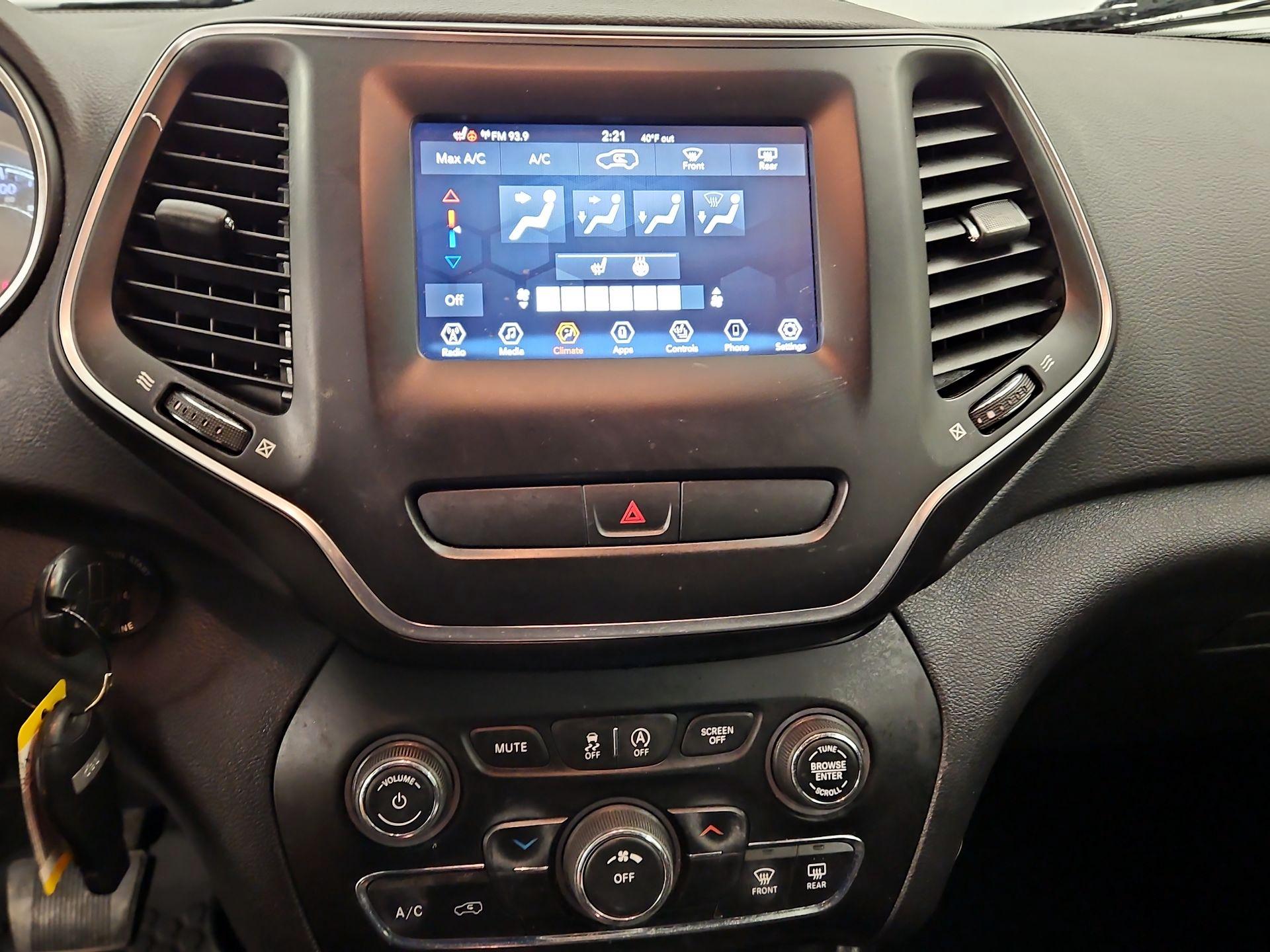 Thumbnail: 2019 Jeep Cherokee - 16