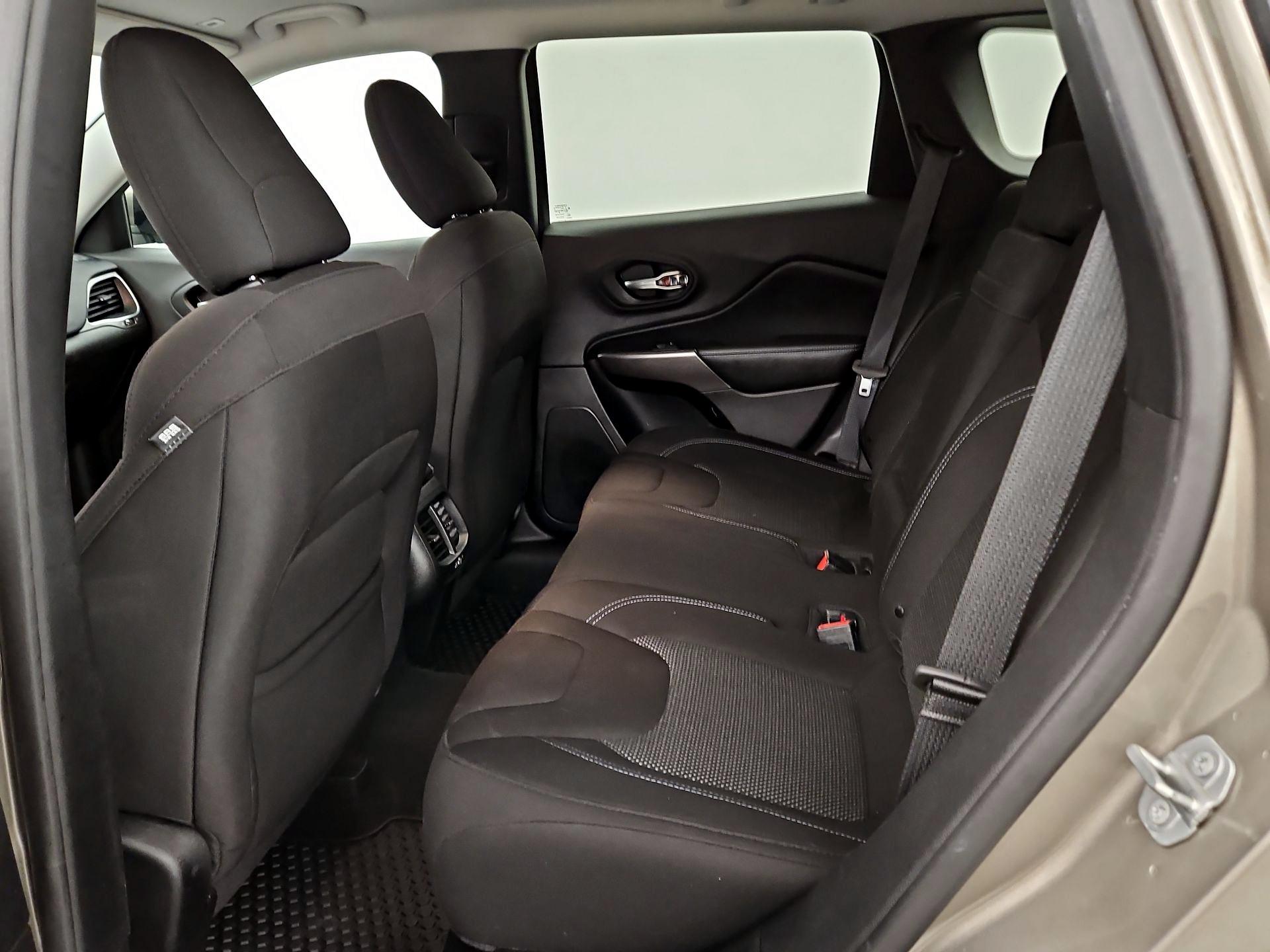 Thumbnail: 2019 Jeep Cherokee - 19