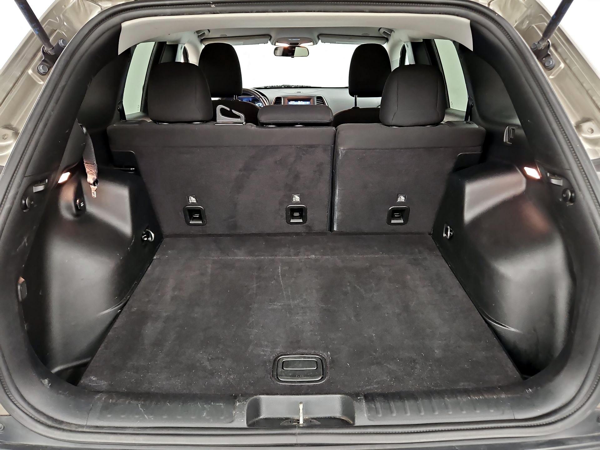 Thumbnail: 2019 Jeep Cherokee - 20