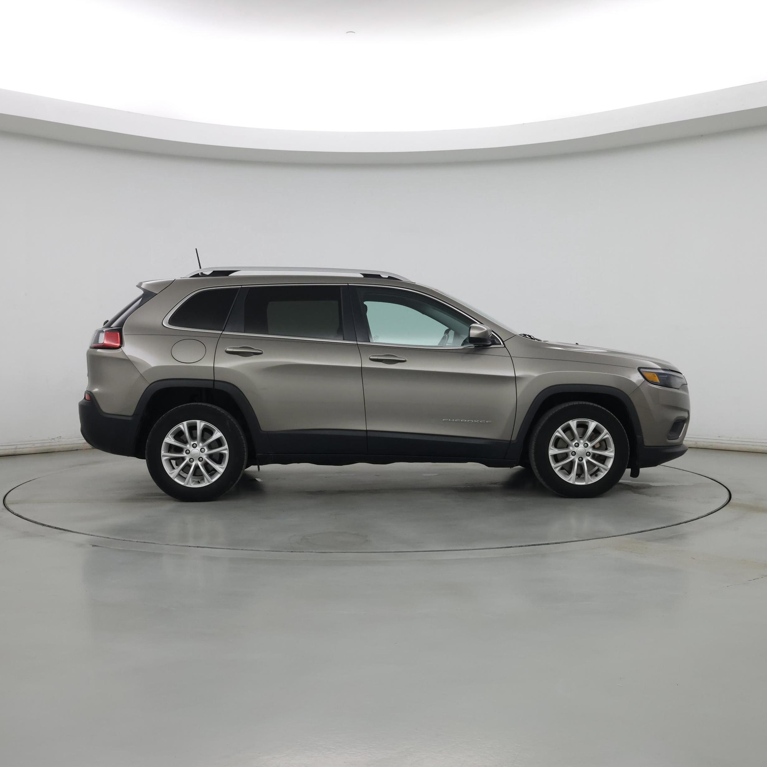 Thumbnail: 2019 Jeep Cherokee - 7