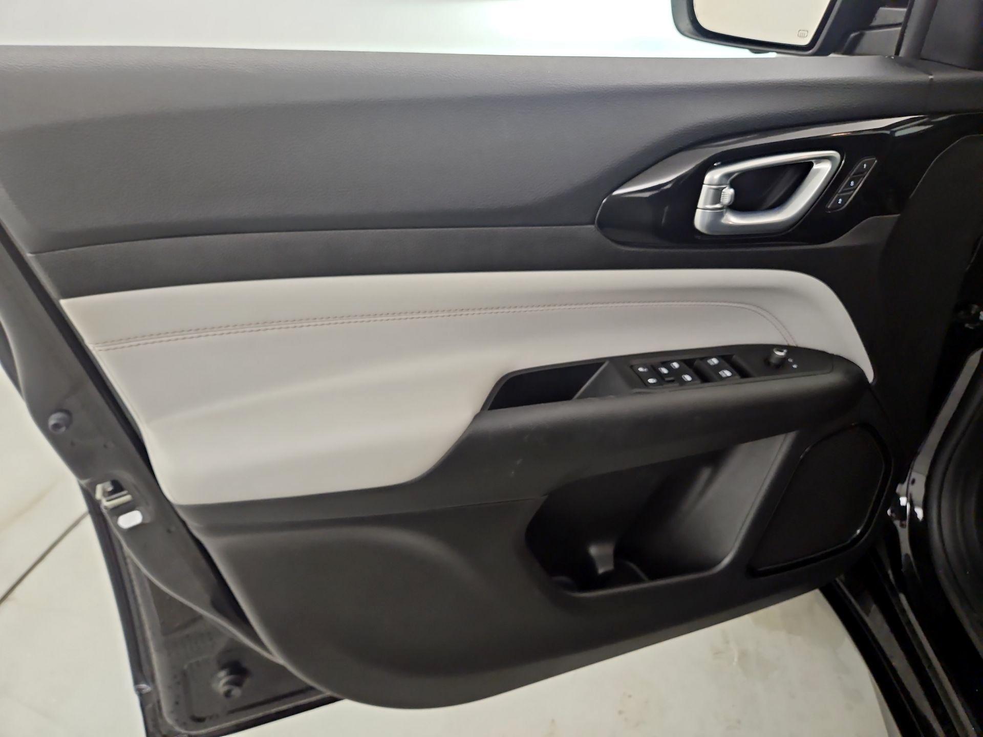 Thumbnail: 2022 Jeep Compass - 12