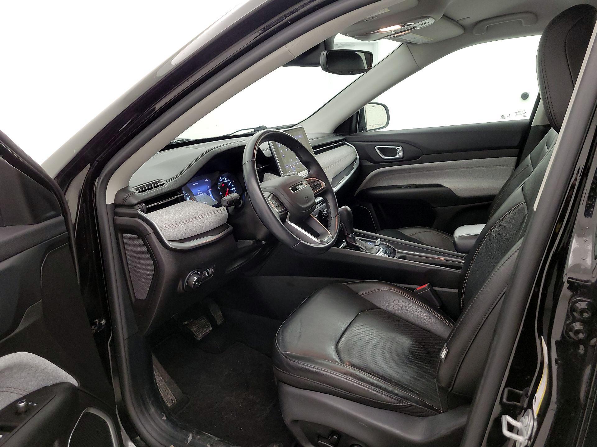 Thumbnail: 2022 Jeep Compass - 11