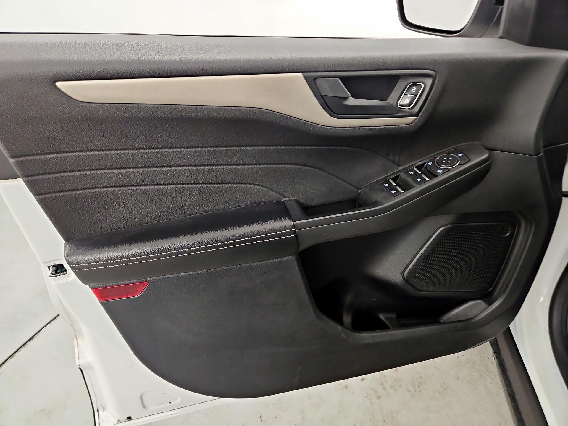 Thumbnail: 2022 Ford Escape - 12