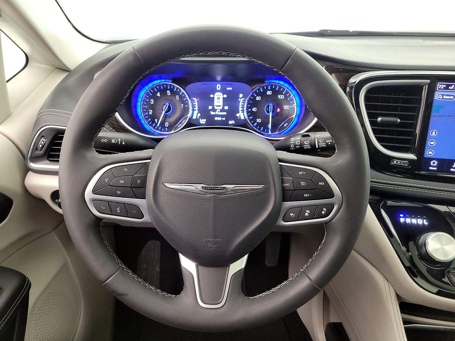 Thumbnail: 2023 Chrysler Pacifica - 10