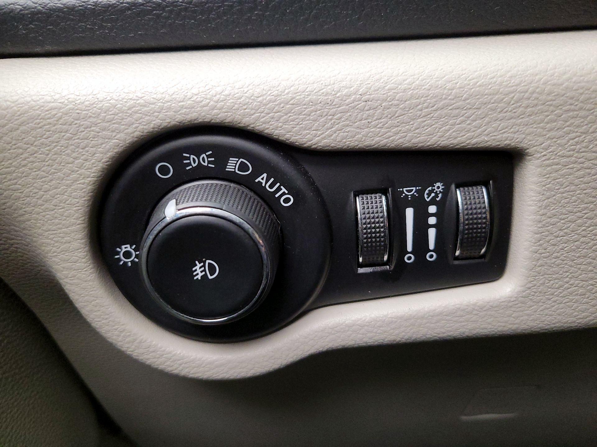 Thumbnail: 2023 Chrysler Pacifica - 13