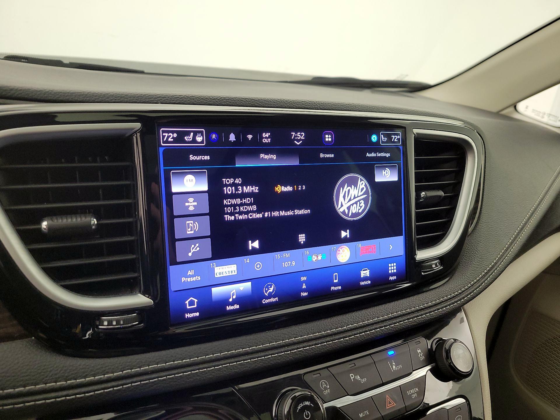 Thumbnail: 2023 Chrysler Pacifica - 16