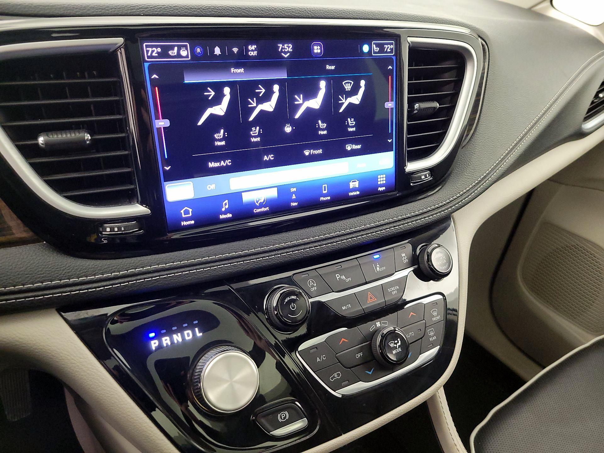 Thumbnail: 2023 Chrysler Pacifica - 17