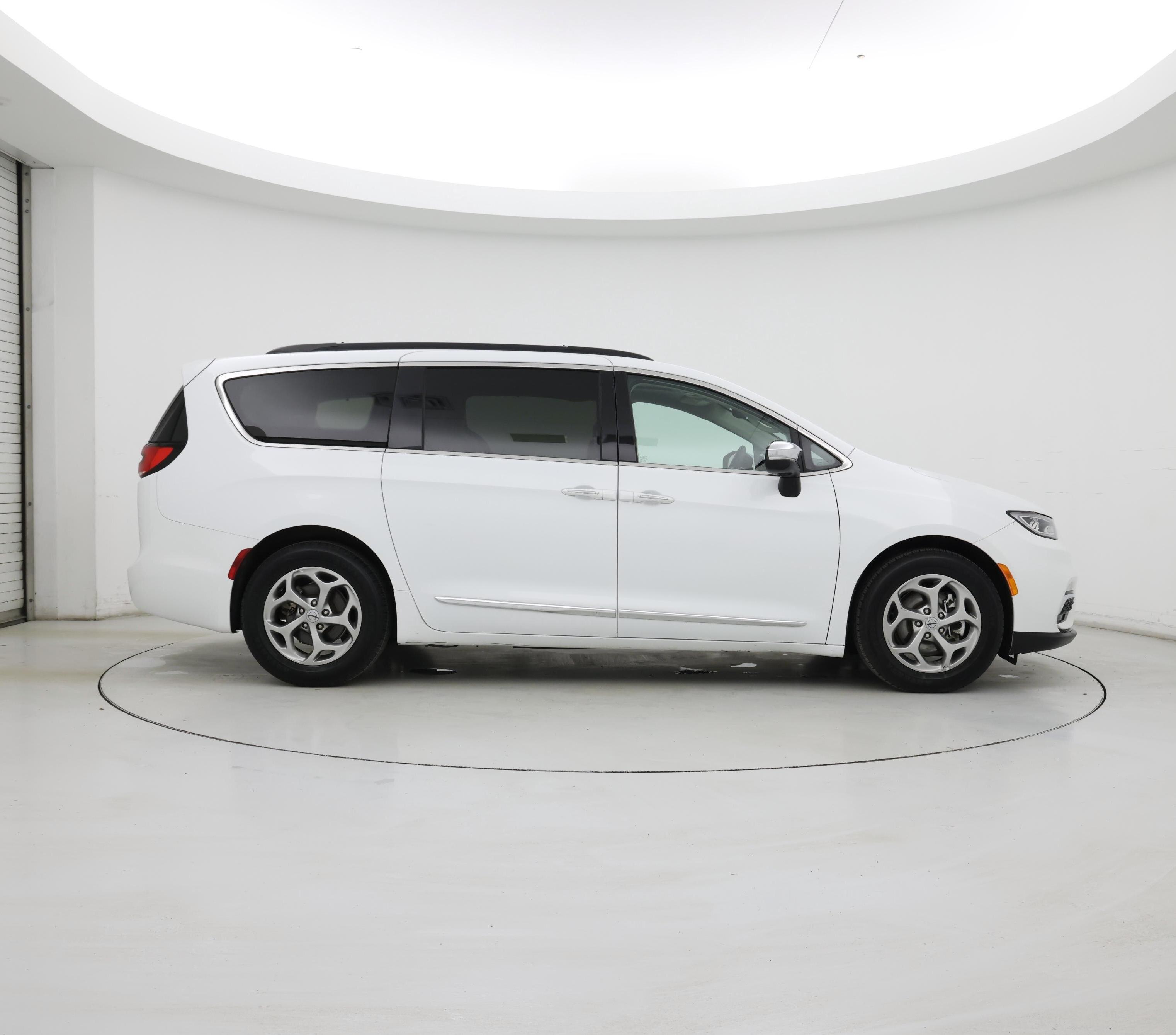 Thumbnail: 2023 Chrysler Pacifica - 7