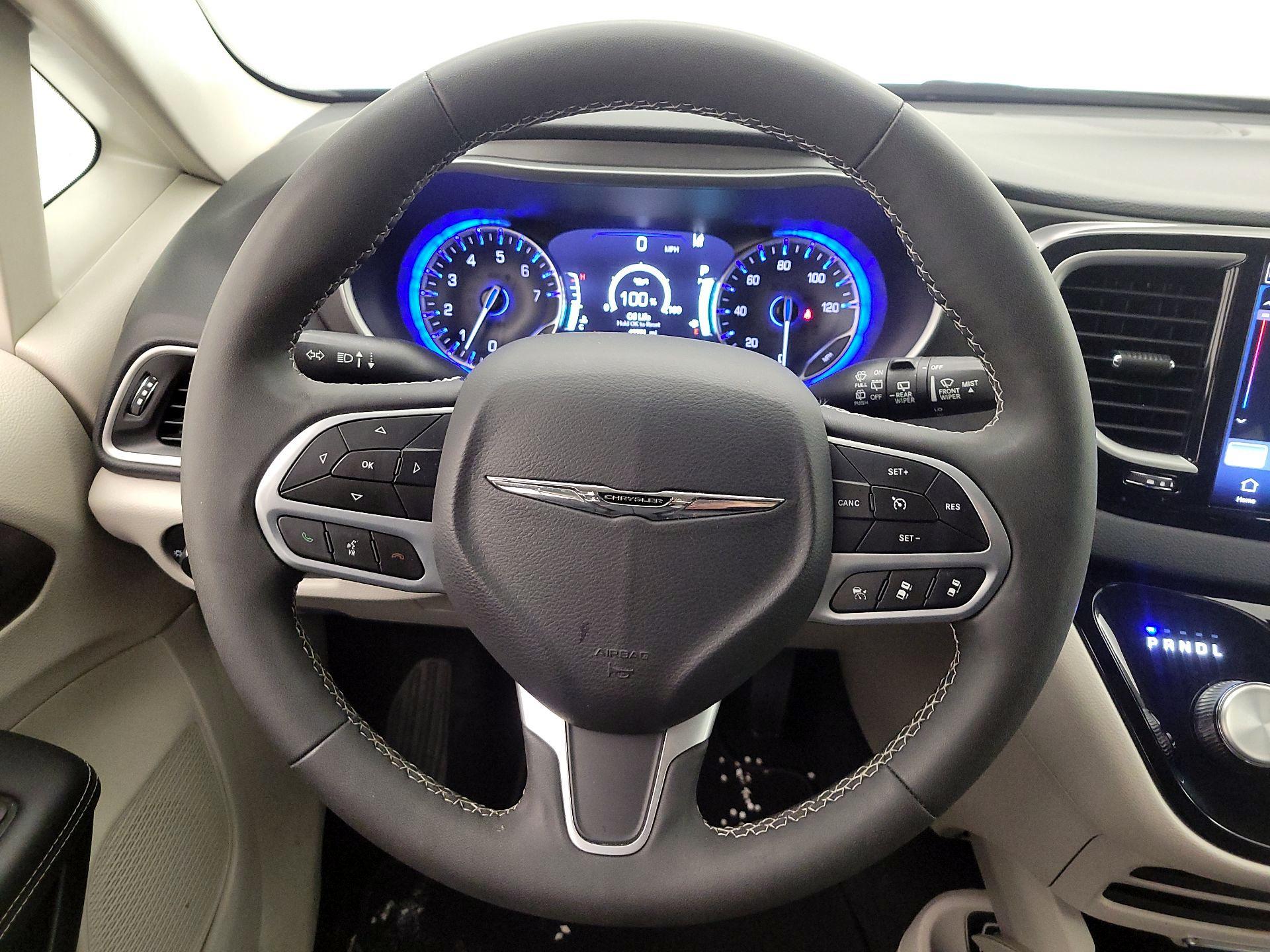 Thumbnail: 2023 Chrysler Pacifica - 10