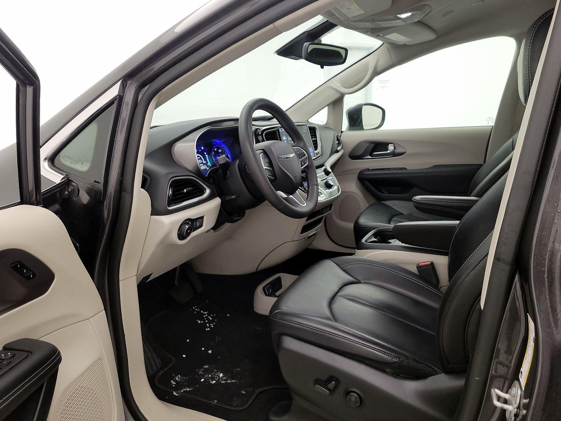 Thumbnail: 2023 Chrysler Pacifica - 11