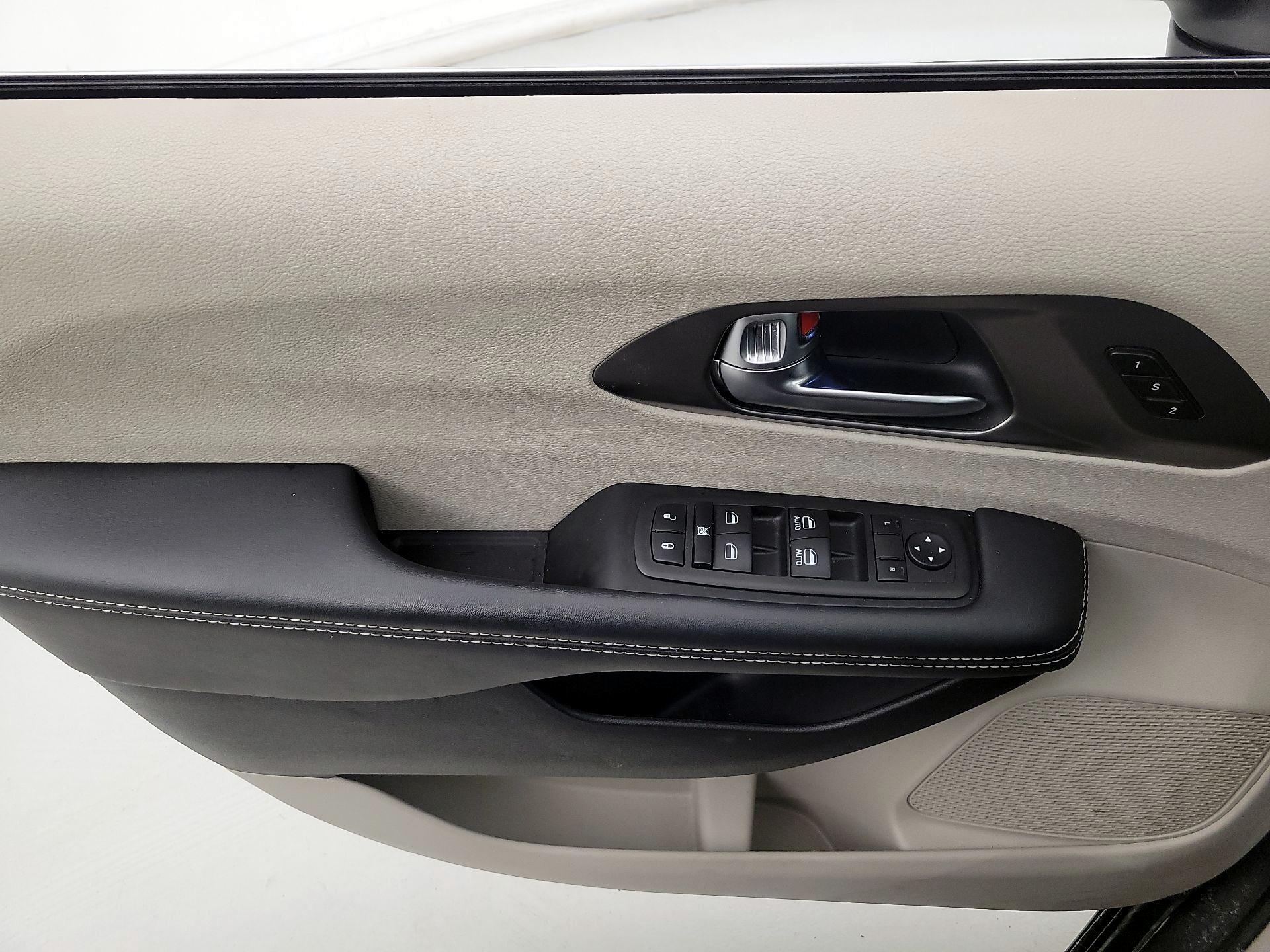 Thumbnail: 2023 Chrysler Pacifica - 12