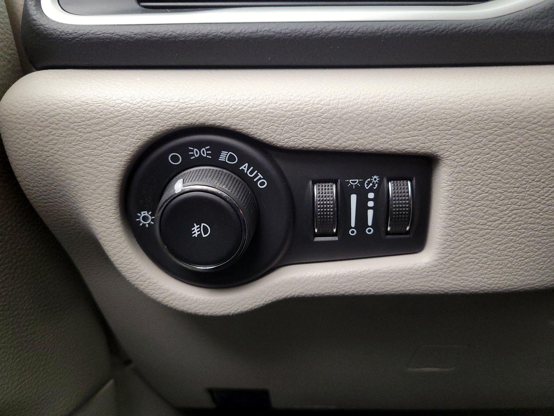 Thumbnail: 2023 Chrysler Pacifica - 13